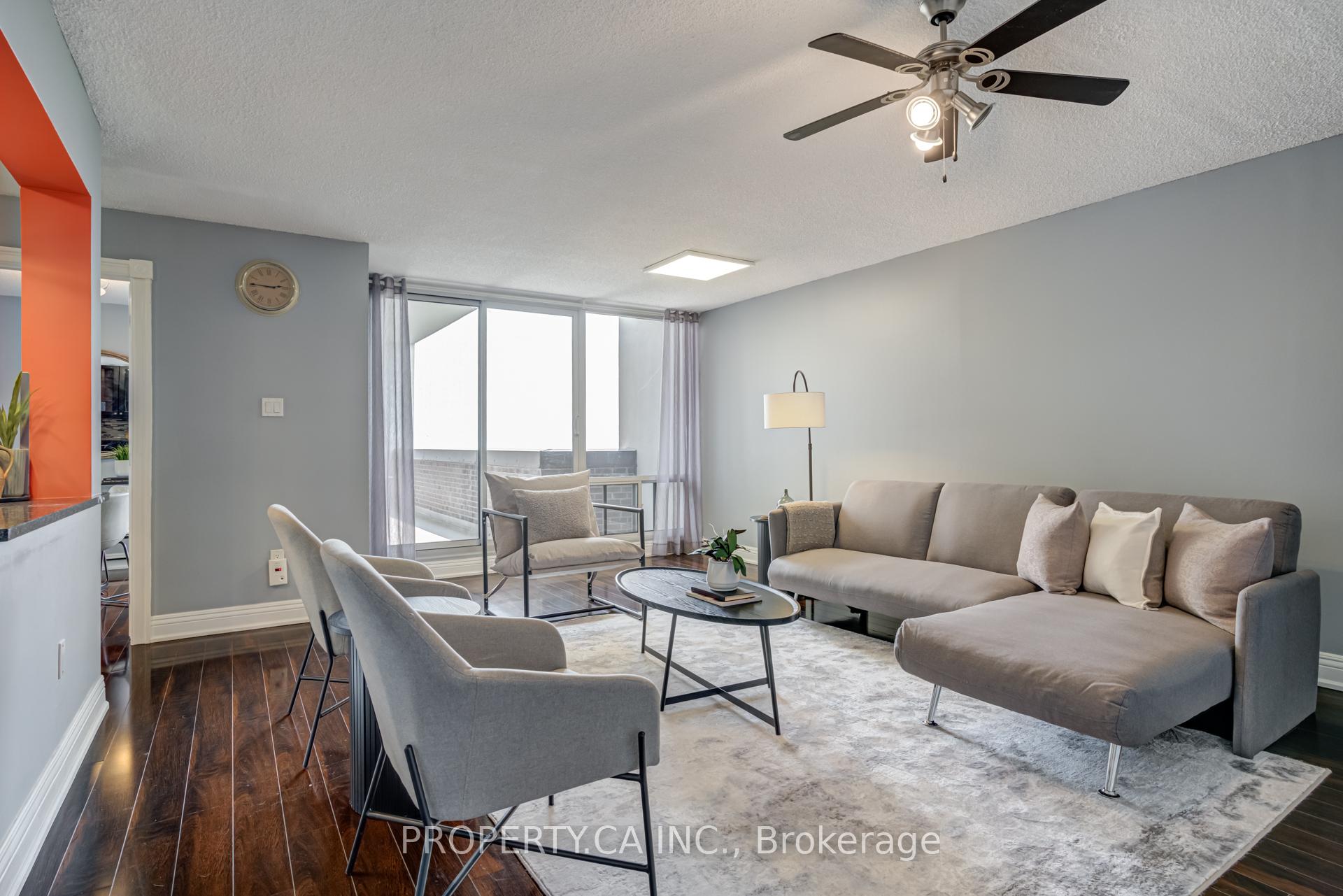 3 Bedrooms Condo at 1515 Lakeshore, Mississauga For sale