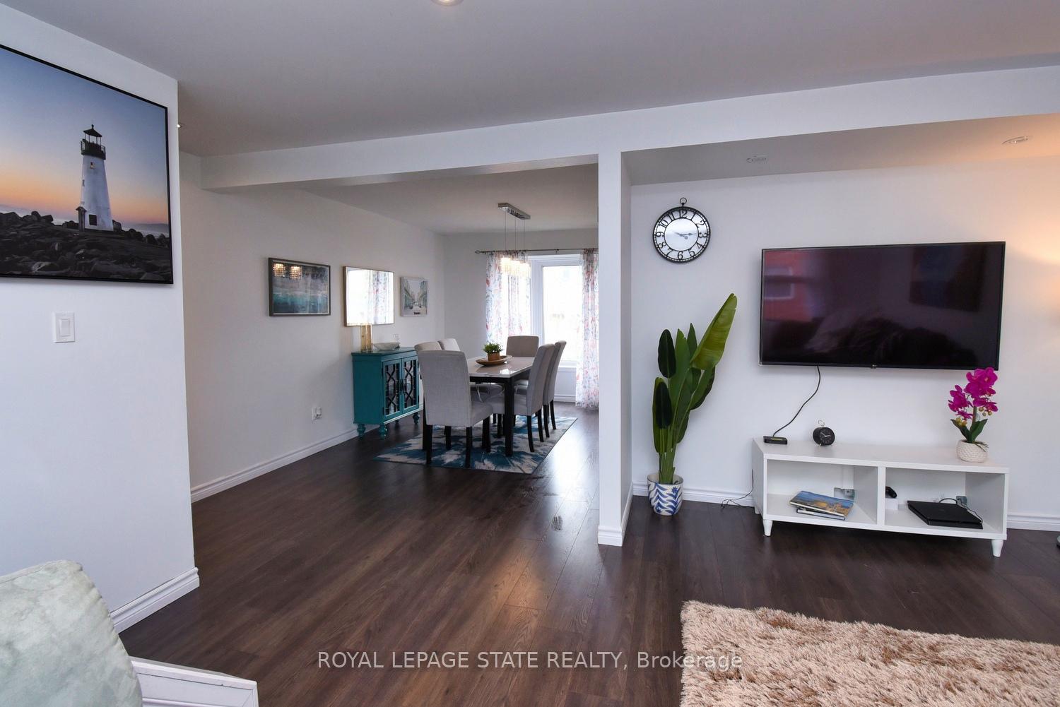 3 Bedrooms Condo at 1255 Upper Gage,  Hamilton For sale