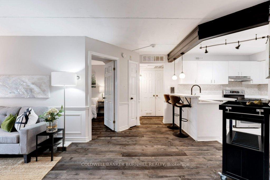 2 Bedrooms Condo at 2040 Cleaver,  Burlington For sale