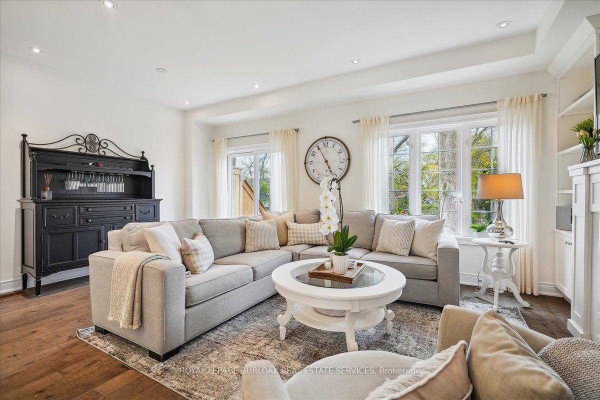 3 Bedrooms Condo at 2086 Ghent, Burlington For sale
