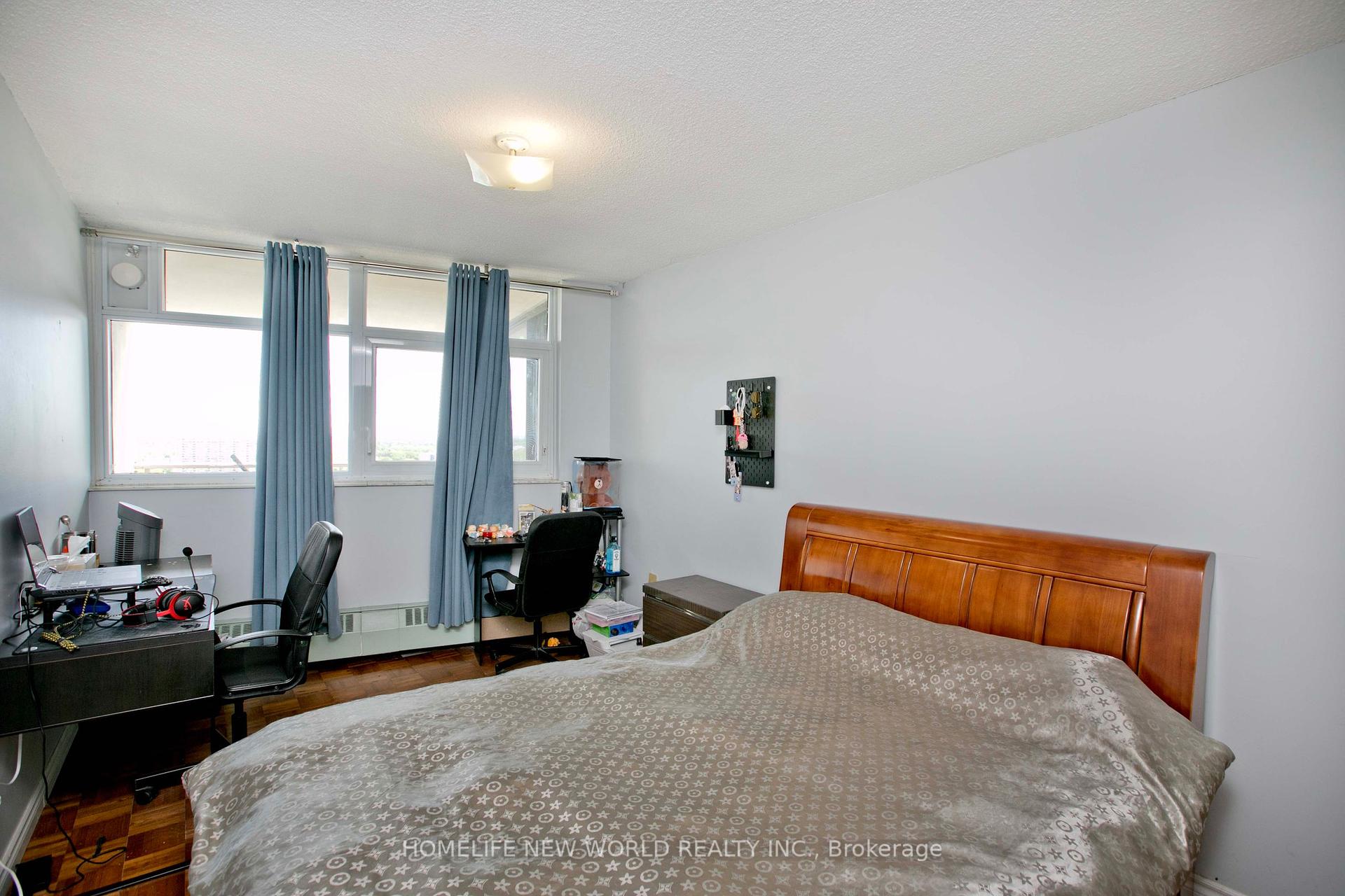3 Bedrooms Condo at 100 Echo, Toronto For sale