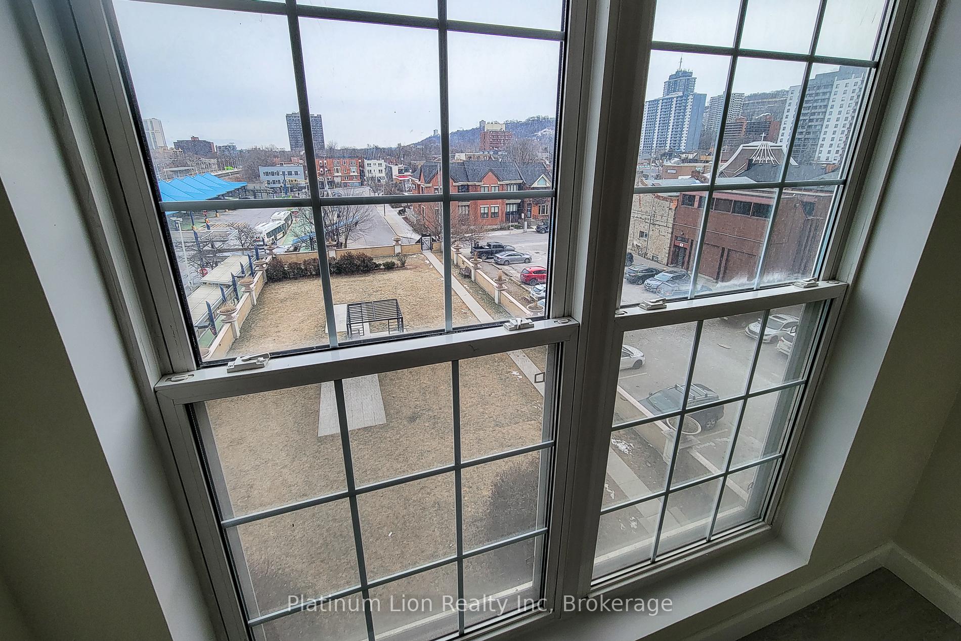 2 Bedrooms Condo at 135 James,  Hamilton For sale