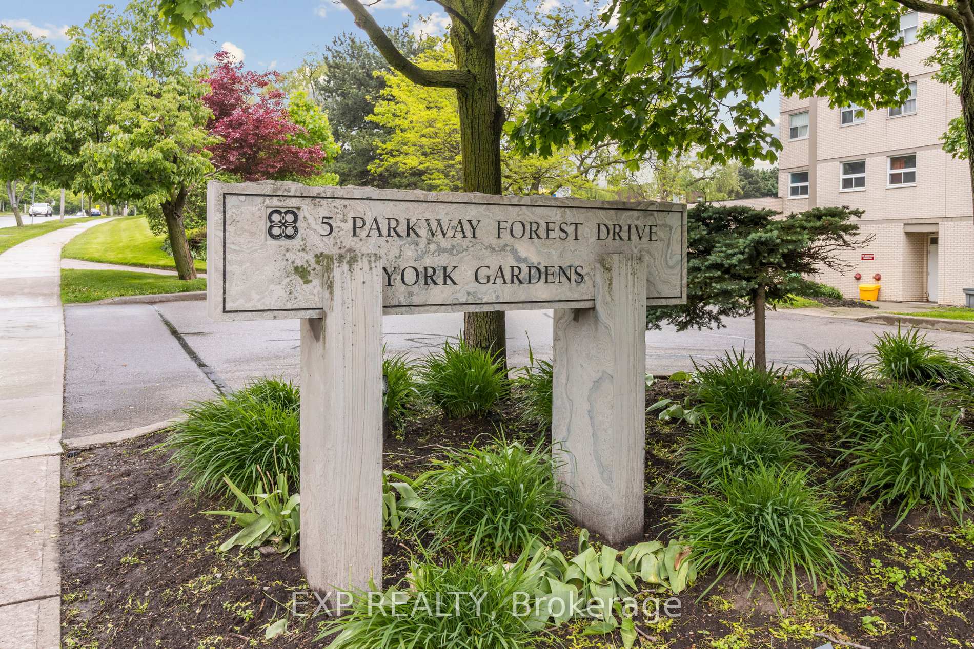 3 Bedrooms Condo at 5 Parkway Forest, Toronto For sale