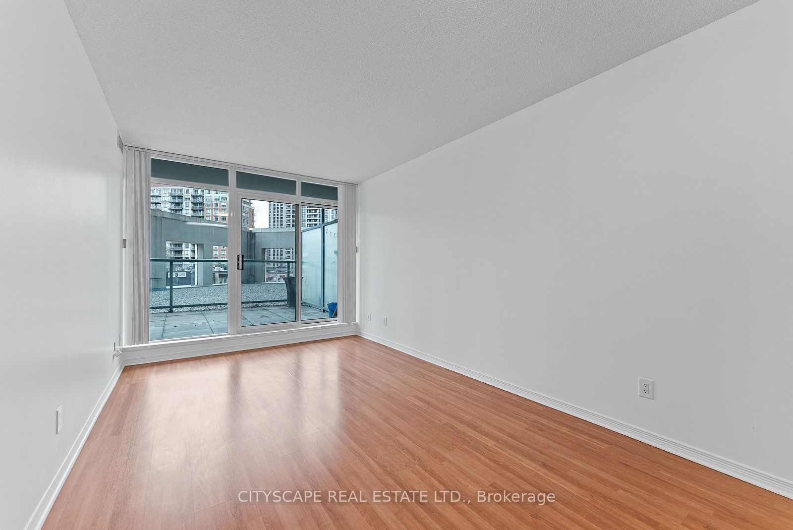 5500 Yonge Street, #202