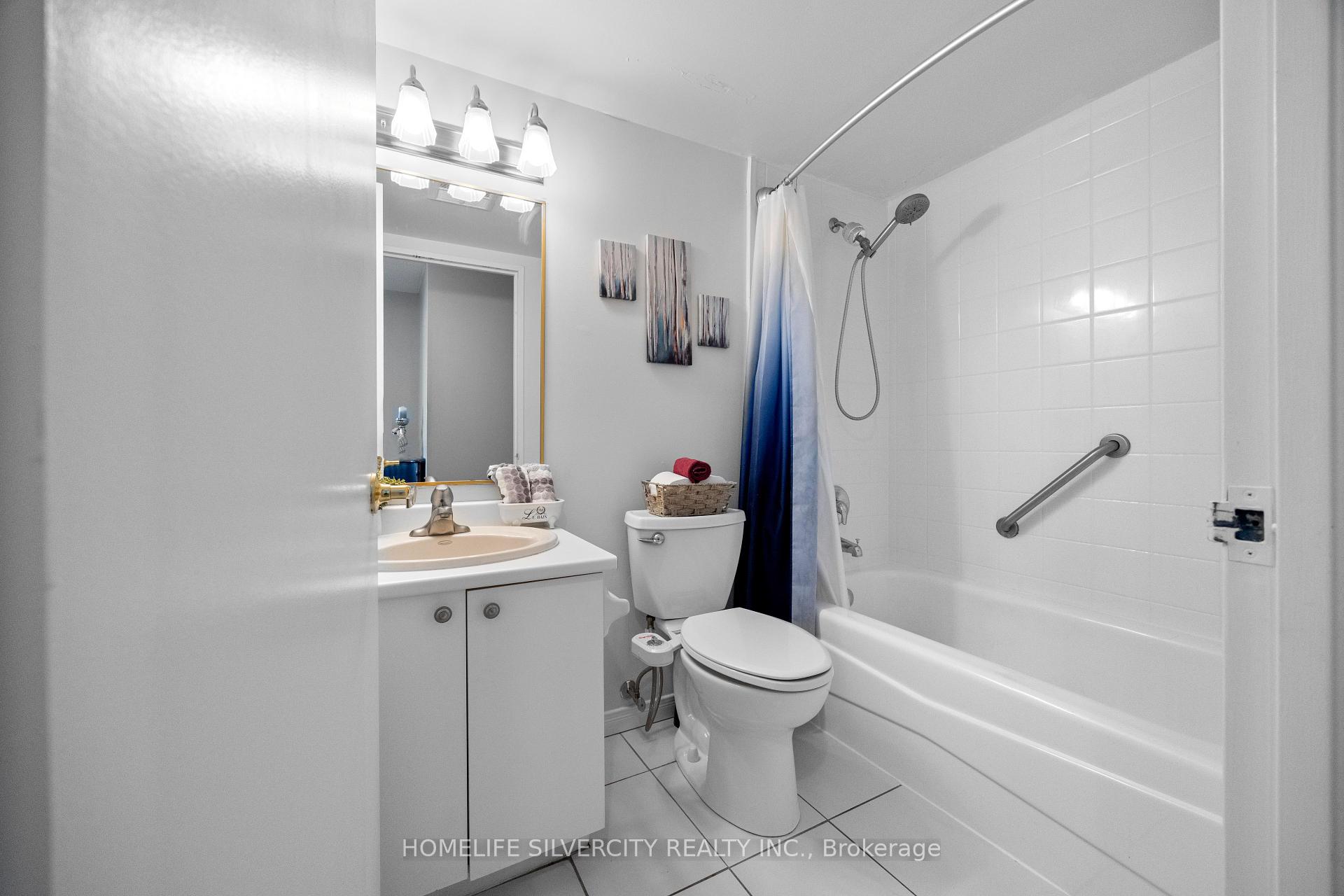 3 Bedrooms Condo at 145 Hillcrest, Mississauga For sale