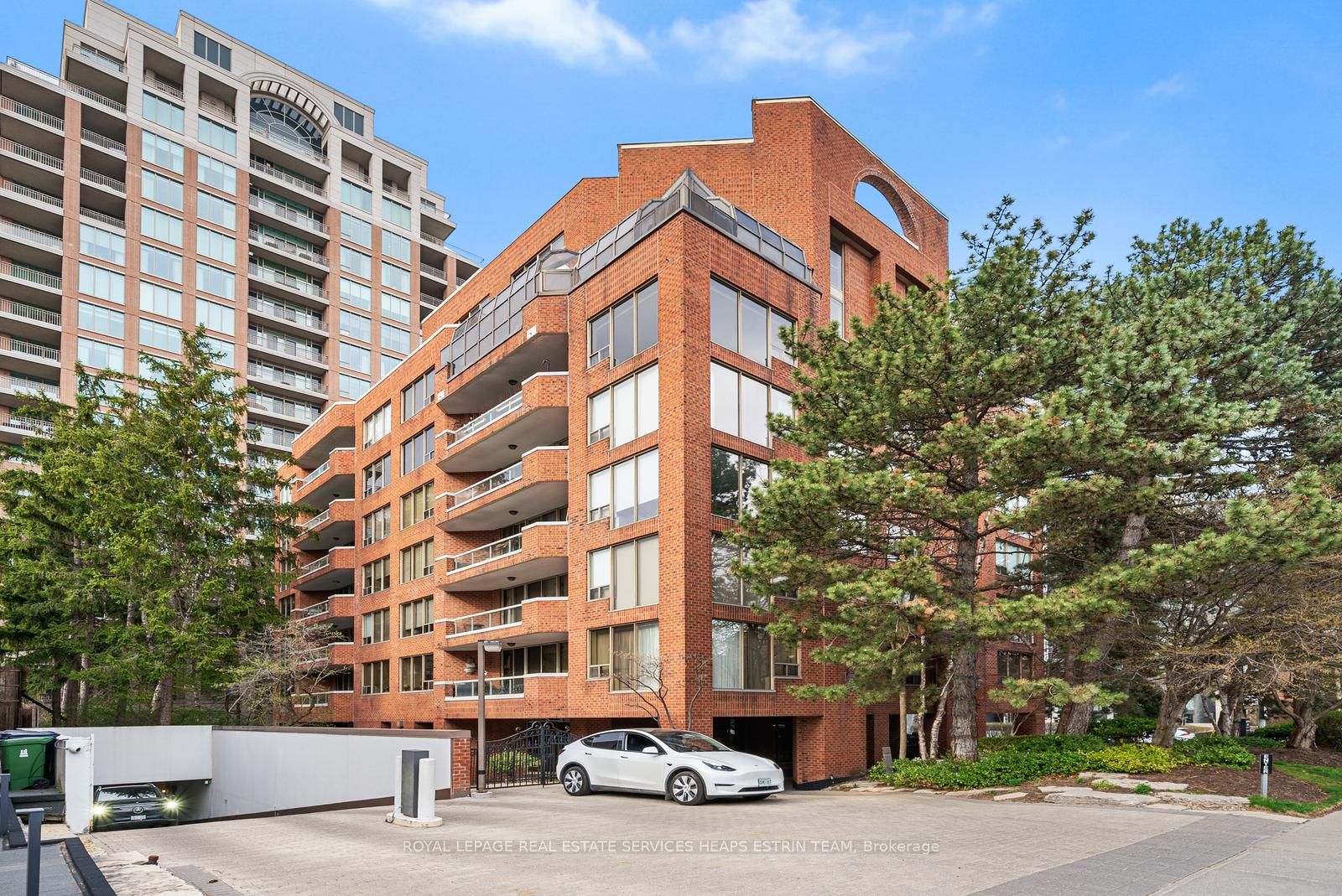 2 Lynwood Avenue, #PH1