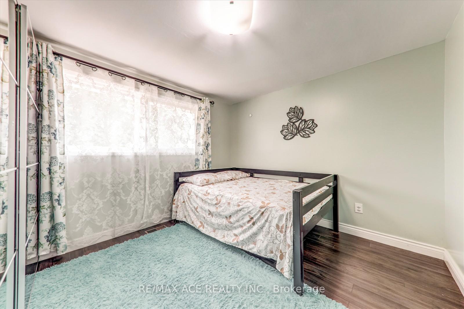 3 Bedrooms Condo at 82 St. Andrews, Hamilton For sale