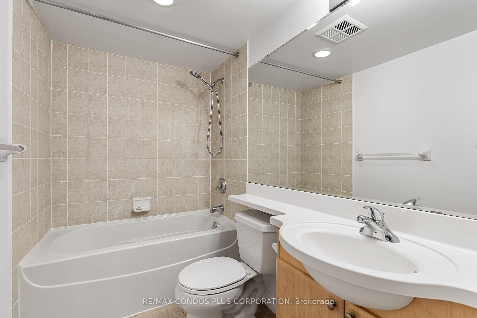 2 Bedrooms Condo at 763 Bay, Toronto For sale