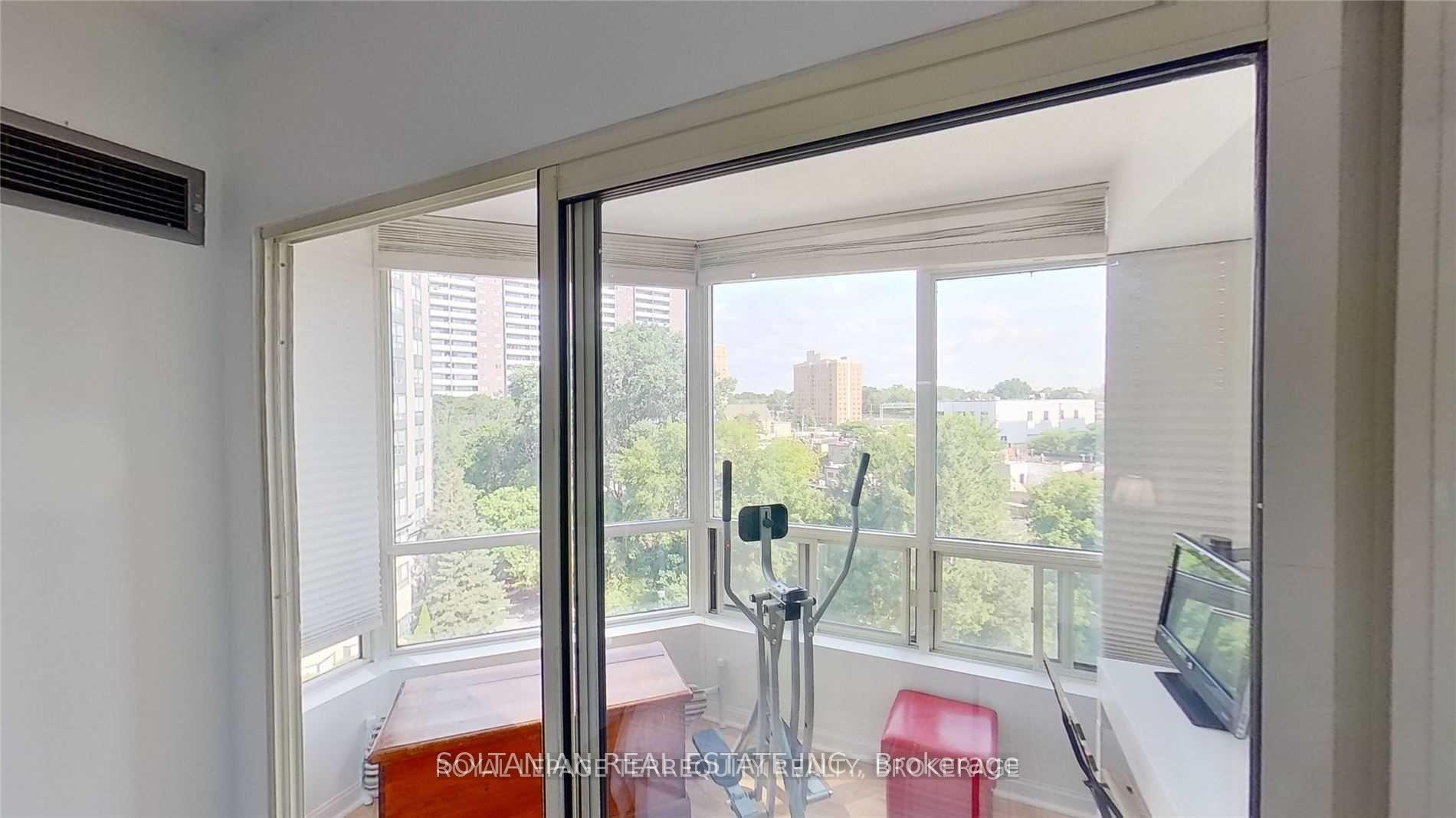 2 Bedrooms Condo at 1 Hickory Tree, Toronto For sale