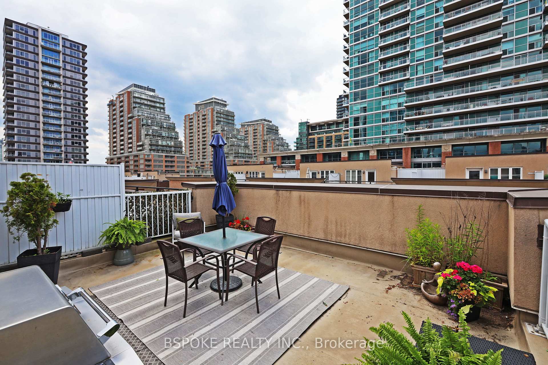 2 Bedrooms Condo at 46 Western Battery, Toronto For sale