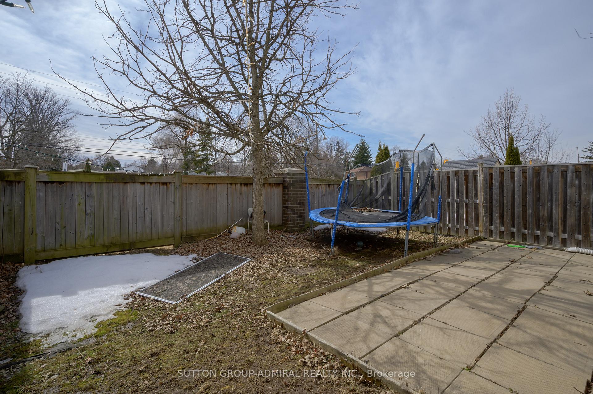 4 Bedrooms Condo at 6 Atessa,  Hamilton For sale