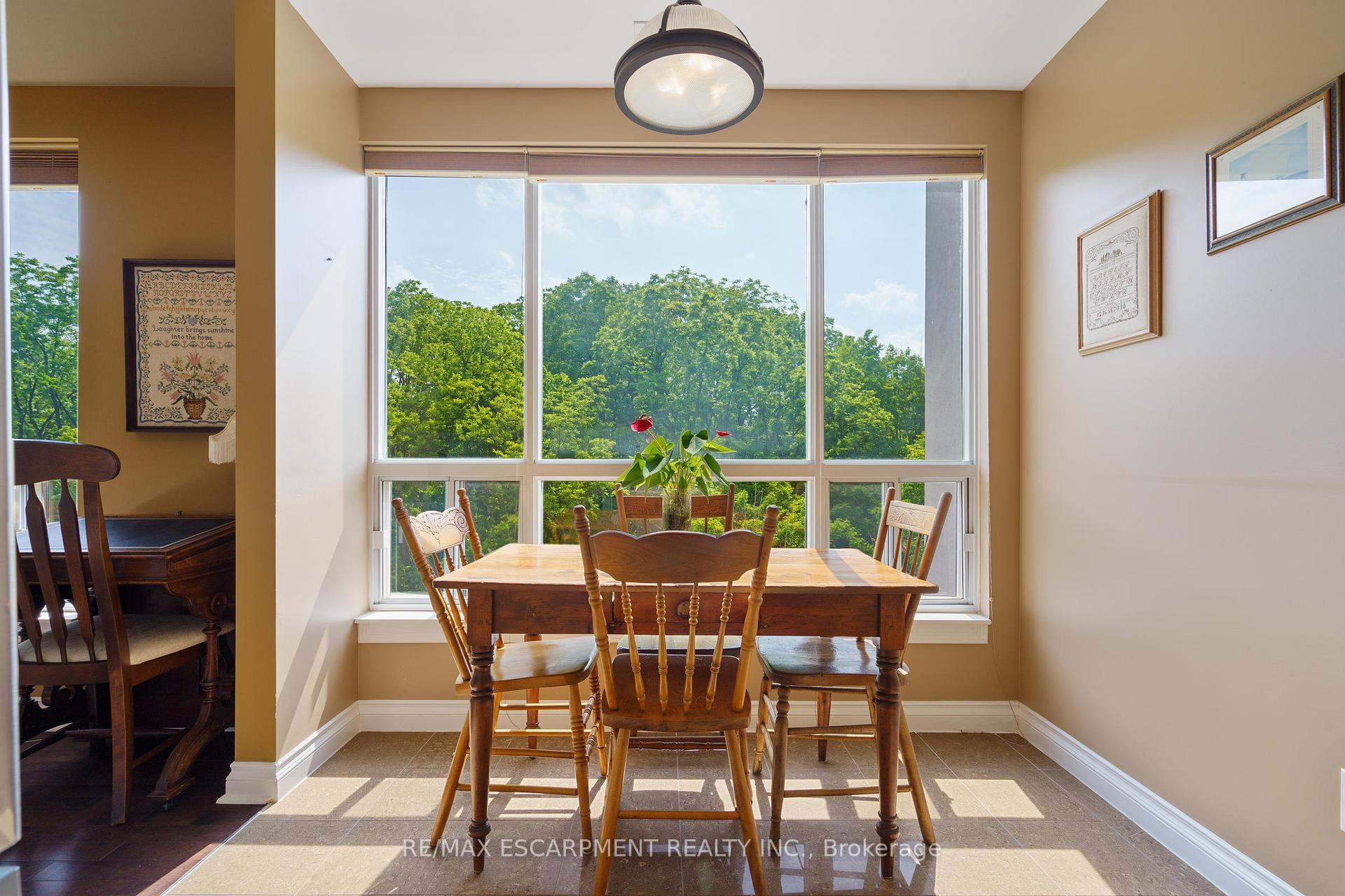 2 Bedrooms Condo at 4000 Creekside, Hamilton For sale