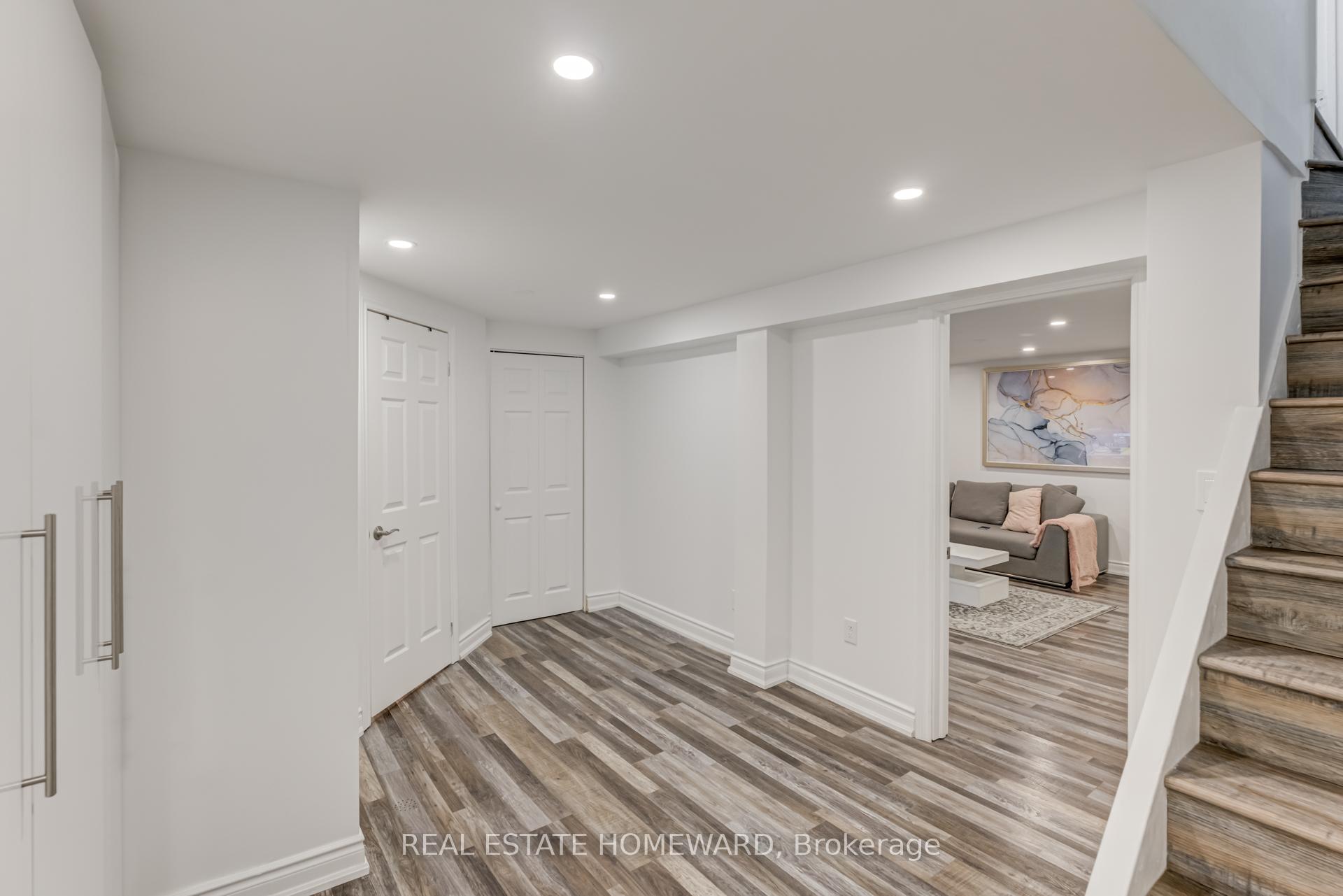 3 Bedrooms Condo at 6540 Falconer, Mississauga For sale