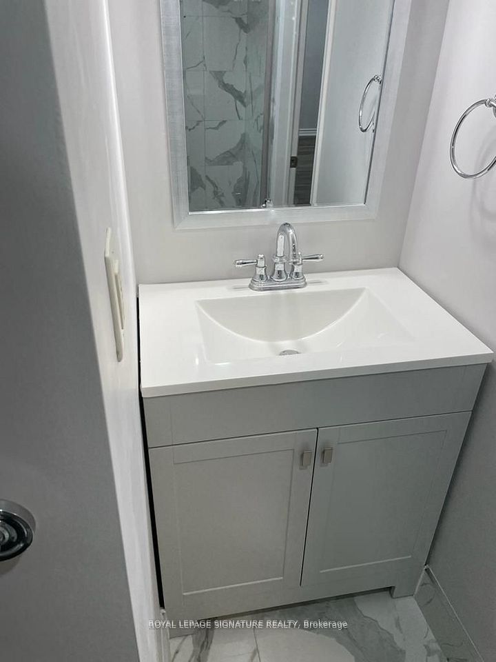 https://trreb-image.ampre.ca/-ulfjM2HB341zQMFjAZ3BiJ0T0Bx5JAbtZz6hE4B4co/rs:fit:960:960/wm:.5:so:0:50:.4/wmsh:10/wmt:PHNwYW4gZm9yZWdyb3VuZD0nd2hpdGUnIGZvbnQ9JzY4Jz5ST1lBTCBMRVBBR0UgU0lHTkFUVVJFIFJFQUxUWSwgQnJva2VyYWdlPC9zcGFuPg/cb:20250405203932/L3RycmViL2xpc3RpbmdzLzQwLzkyLzI0LzE5L3AvMDRiZGQ4N2UtMTg4OS00YTZiLWE4NDEtZTAzZGMxZjhhN2ZhLmpwZw.jpg