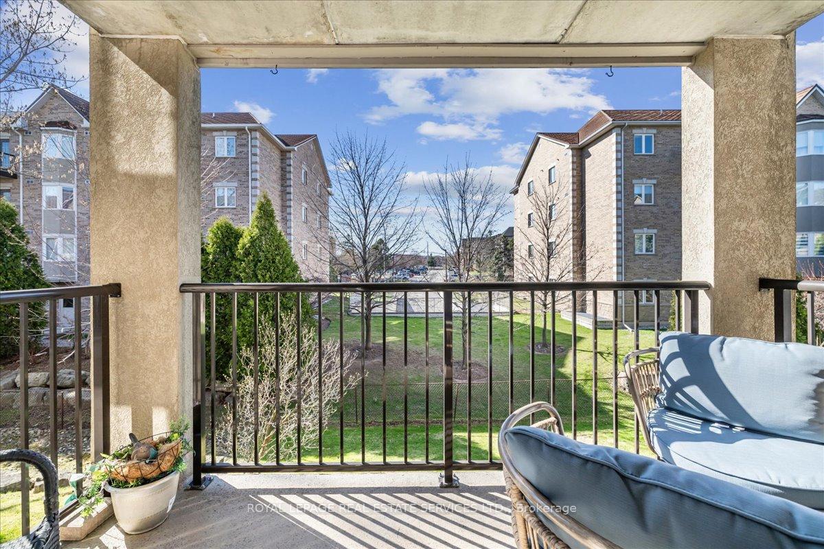 2 Bedrooms Condo at 1441 Walkers, Burlington For sale