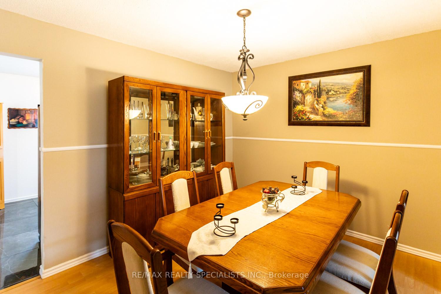 5 Bedrooms Condo at 405 Hyacinthe, Mississauga For sale
