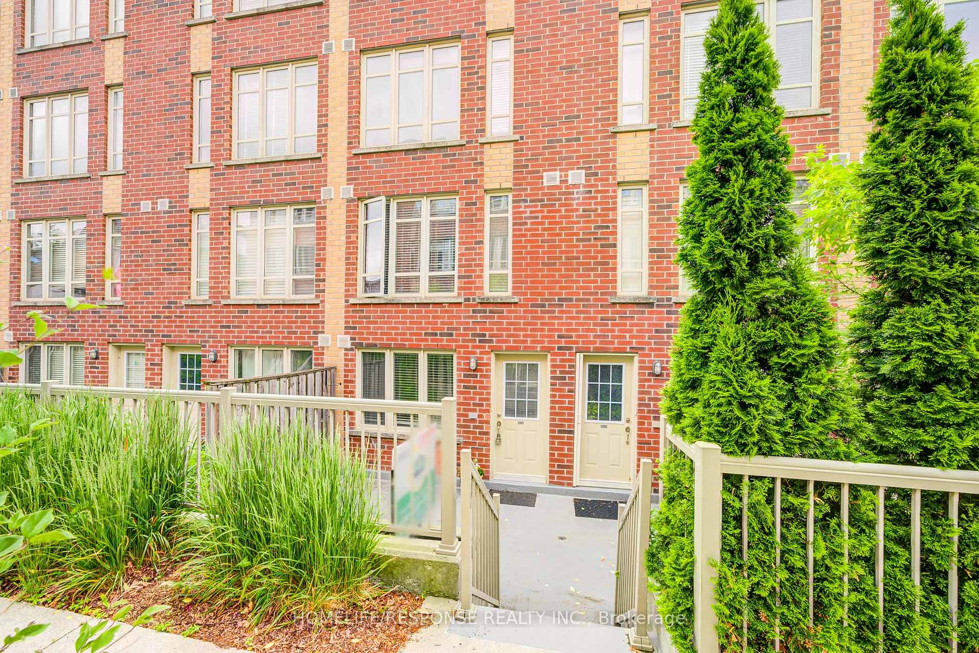 3 Bedrooms Condo at 35 Elsie, Toronto For sale