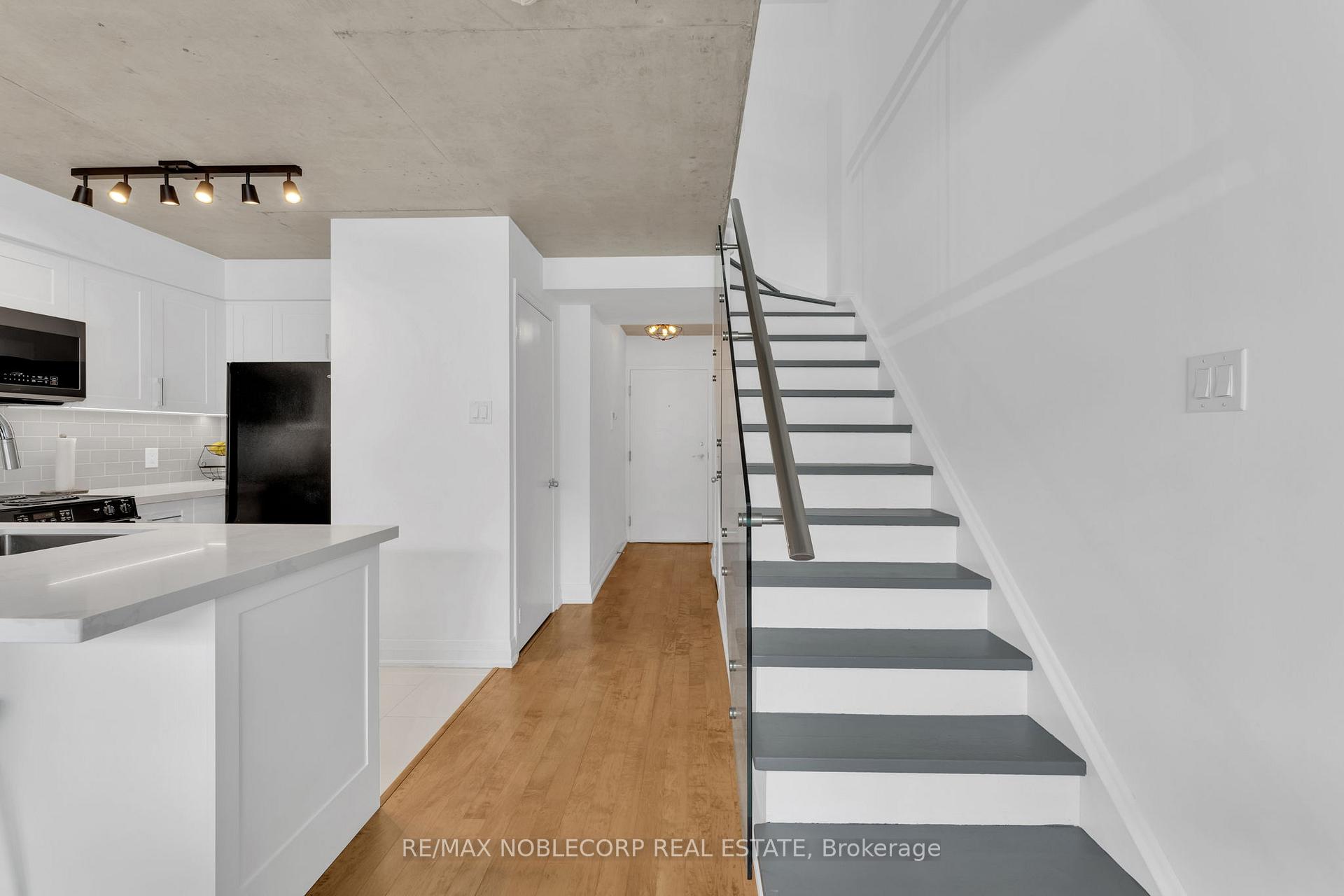 2 Bedrooms Condo at 954 King, Toronto For sale