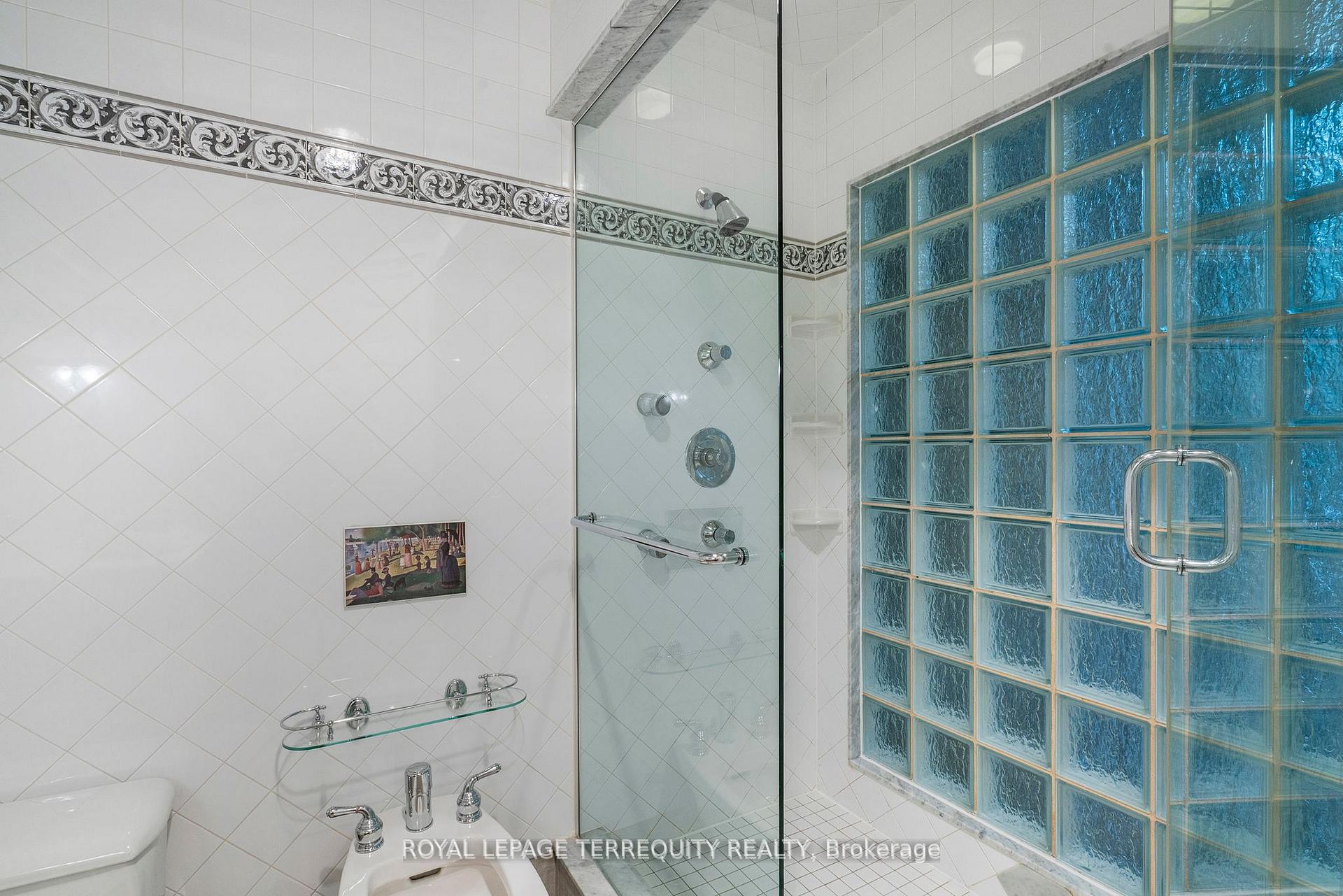 3 Bedrooms Condo at 197 La Rose, Toronto For sale