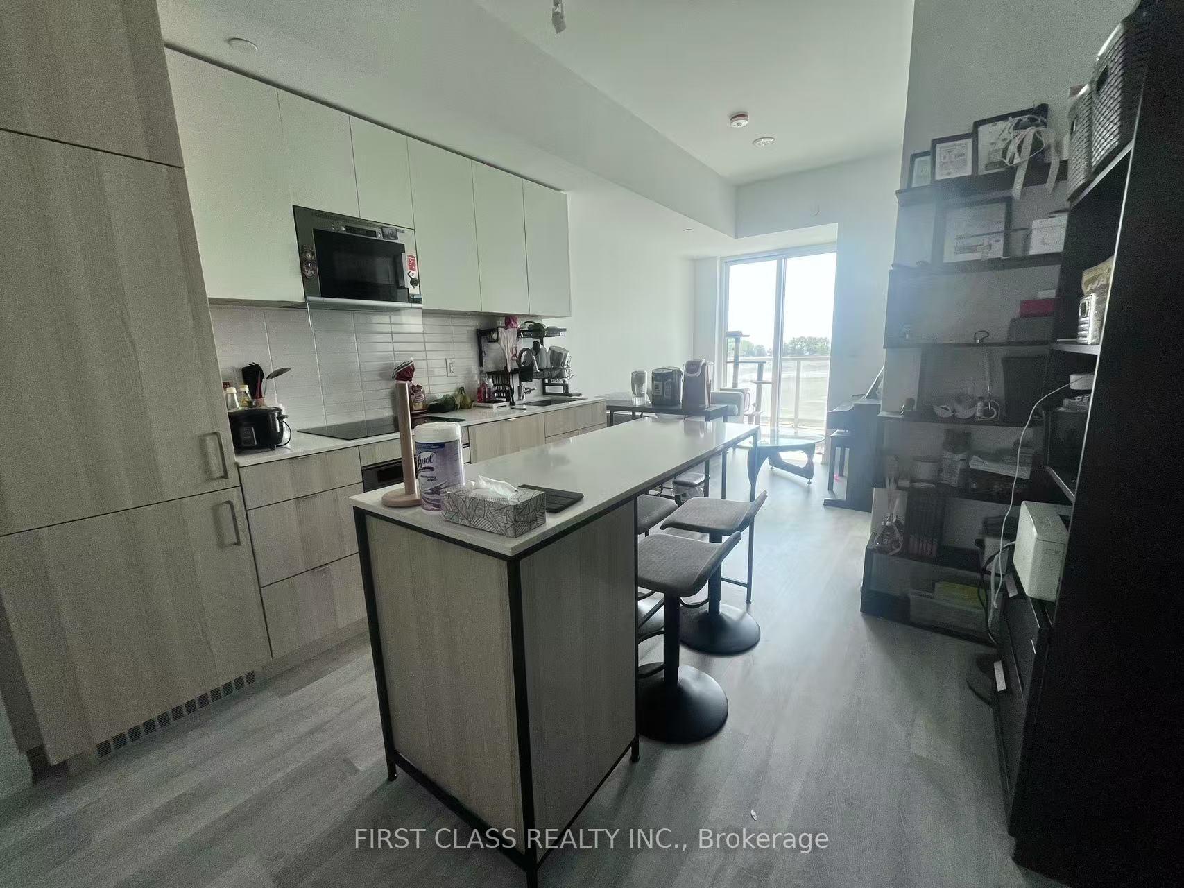2 Bedrooms Condo at 220 Missinnihe, Mississauga For sale