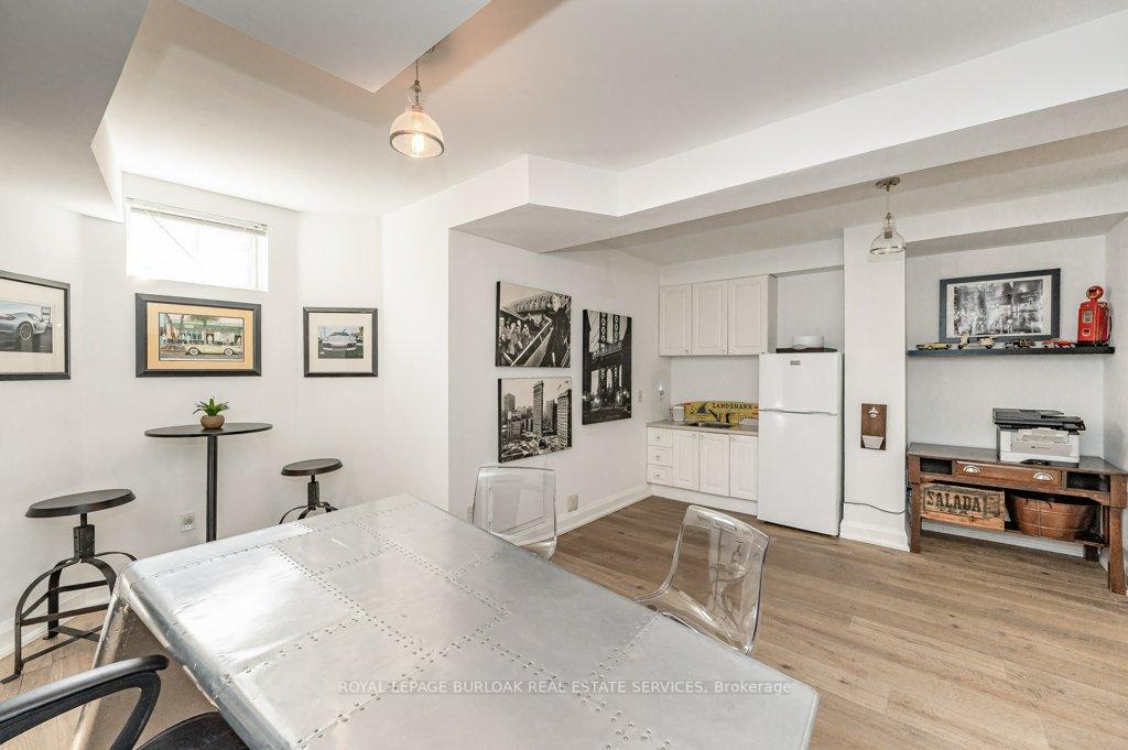 2 Bedrooms Condo at 1061 North Shore, Burlington For sale