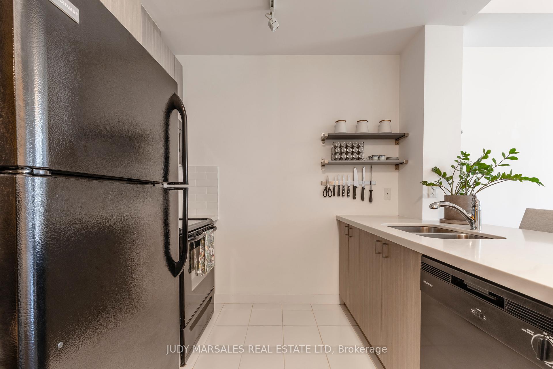 1 Bedroom Condo at 85 Robinson, Hamilton For sale