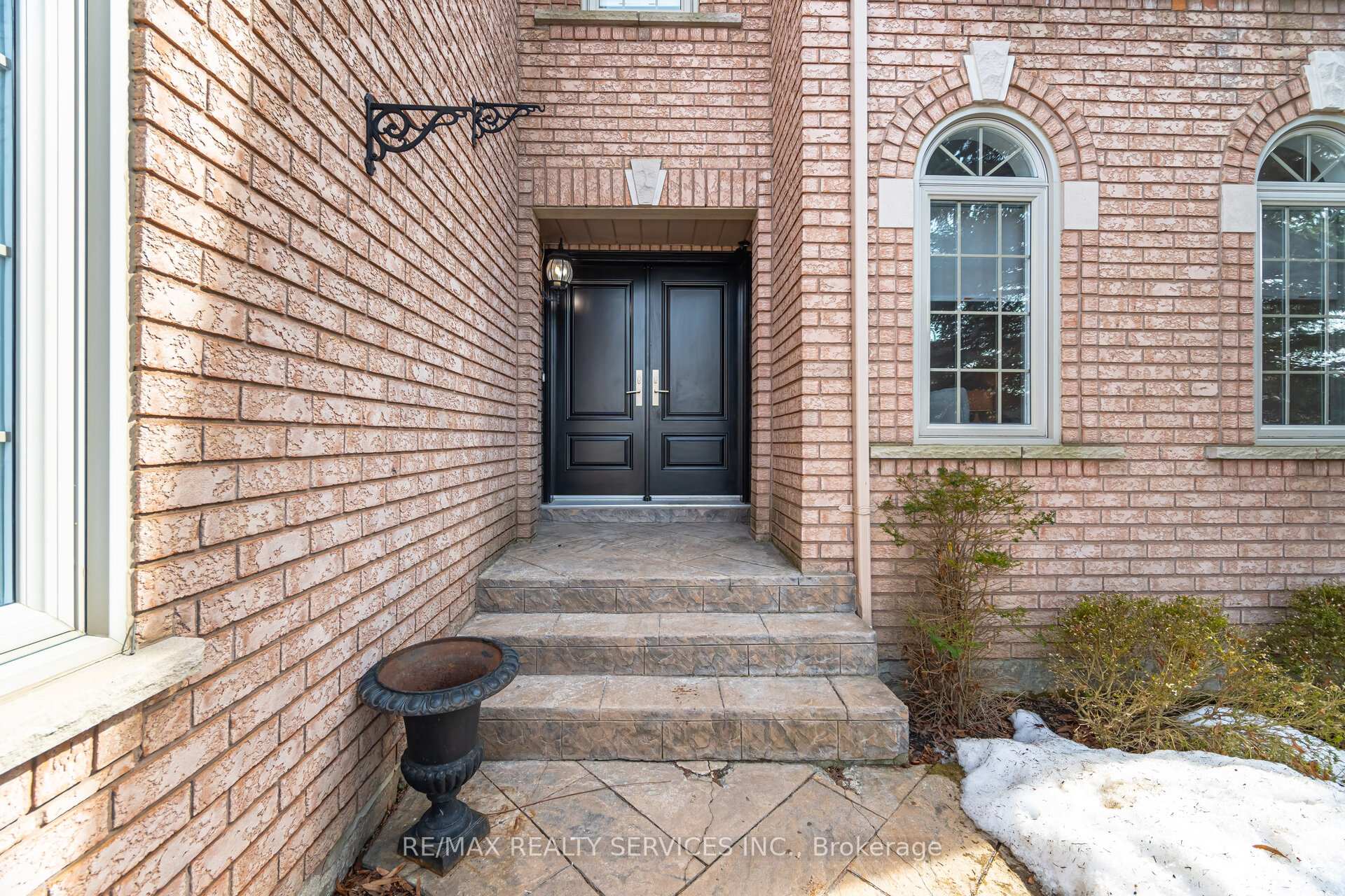 130 Royal Valley Drive, Caledon, ON L7C 1A6