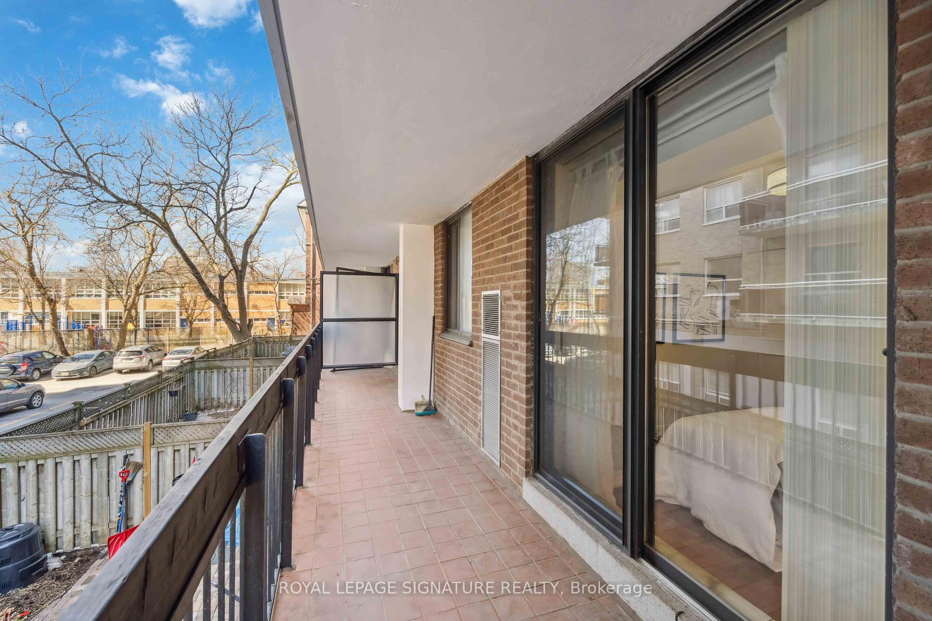 2 Bedrooms Condo at 212 St. George, Toronto For sale