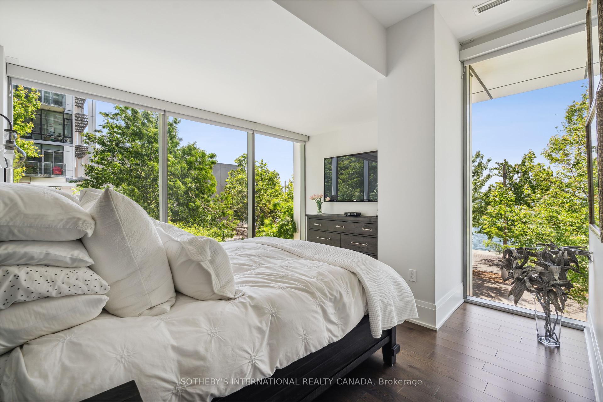 3 Bedrooms Condo at 39 Queens, Toronto For sale