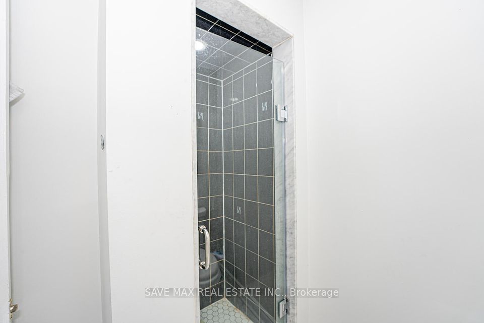https://trreb-image.ampre.ca/-wcPBKR9NRoH2OUrwa15r1RqYyzIYrx4P4dmUZZ_gO0/rs:fit:960:960/wm:.5:so:0:50:.4/wmsh:10/wmt:PHNwYW4gZm9yZWdyb3VuZD0nd2hpdGUnIGZvbnQ9JzY4Jz5TQVZFIE1BWCBSRUFMIEVTVEFURSBJTkMuLCBCcm9rZXJhZ2U8L3NwYW4-/L3RycmViL2xpc3RpbmdzLzQwLzg4LzMwLzI2L3AvZWEyMDUwZmQtNTgxZS00OTM1LWI5YTItMmY3MDhhZTVhZTY5LmpwZw.jpg