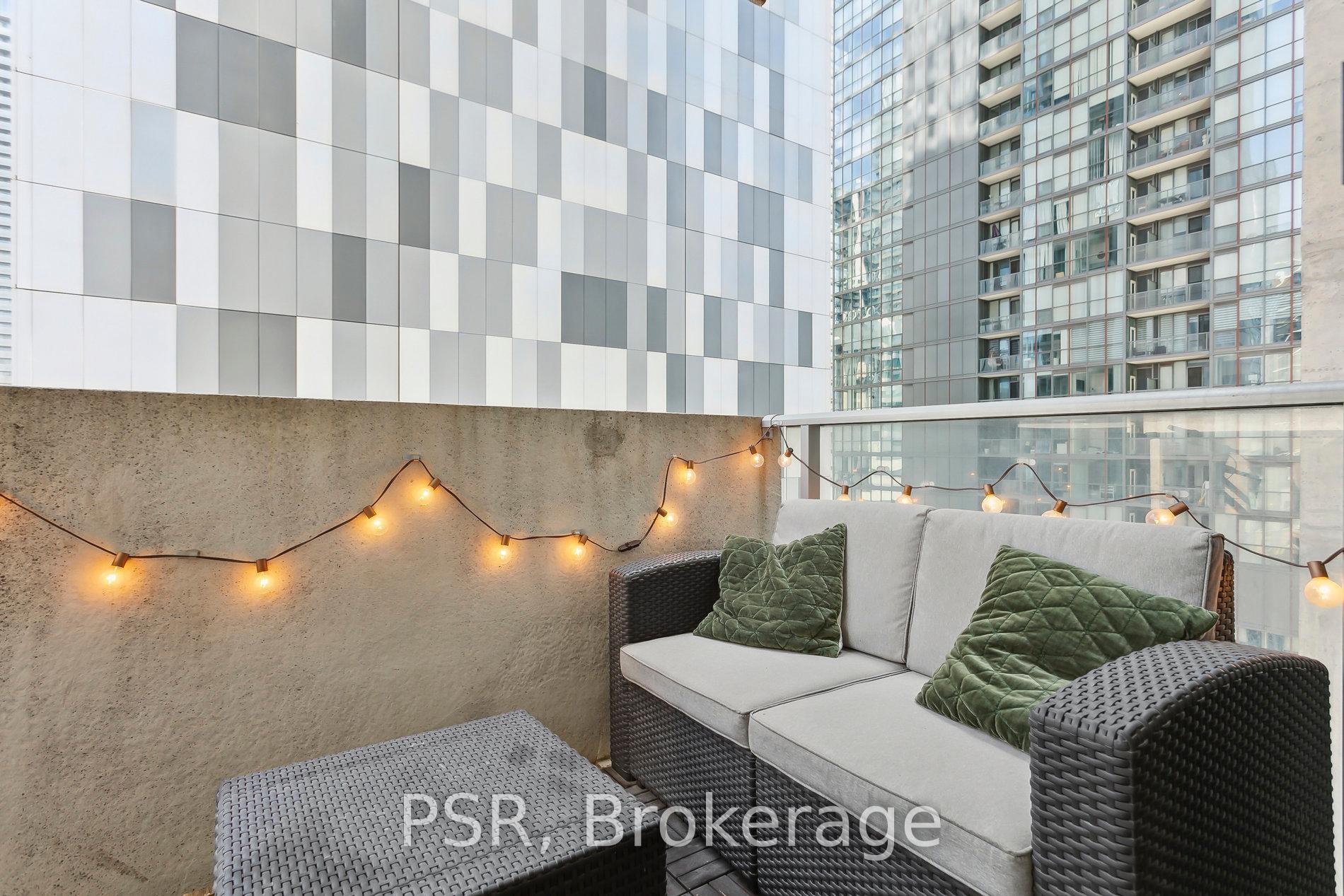 2 Bedrooms Condo at 375 King, Toronto For sale