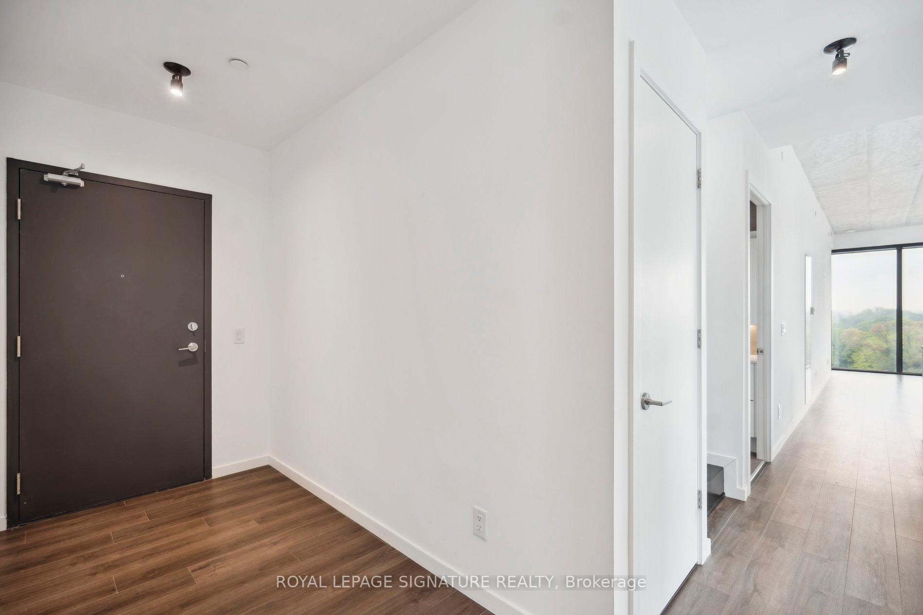 3 Bedrooms Co-op at 7 Smith, Toronto For sale
