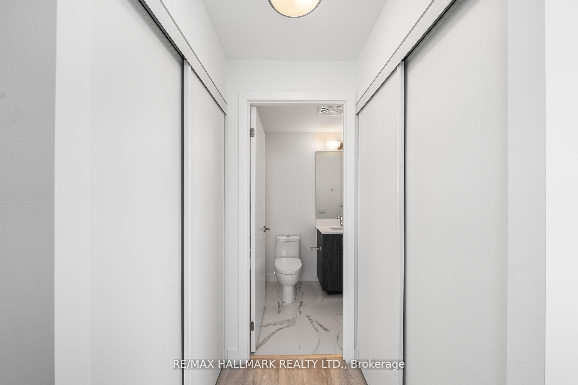 2 Bedrooms Condo at 7 Golden Lion,  Toronto For sale