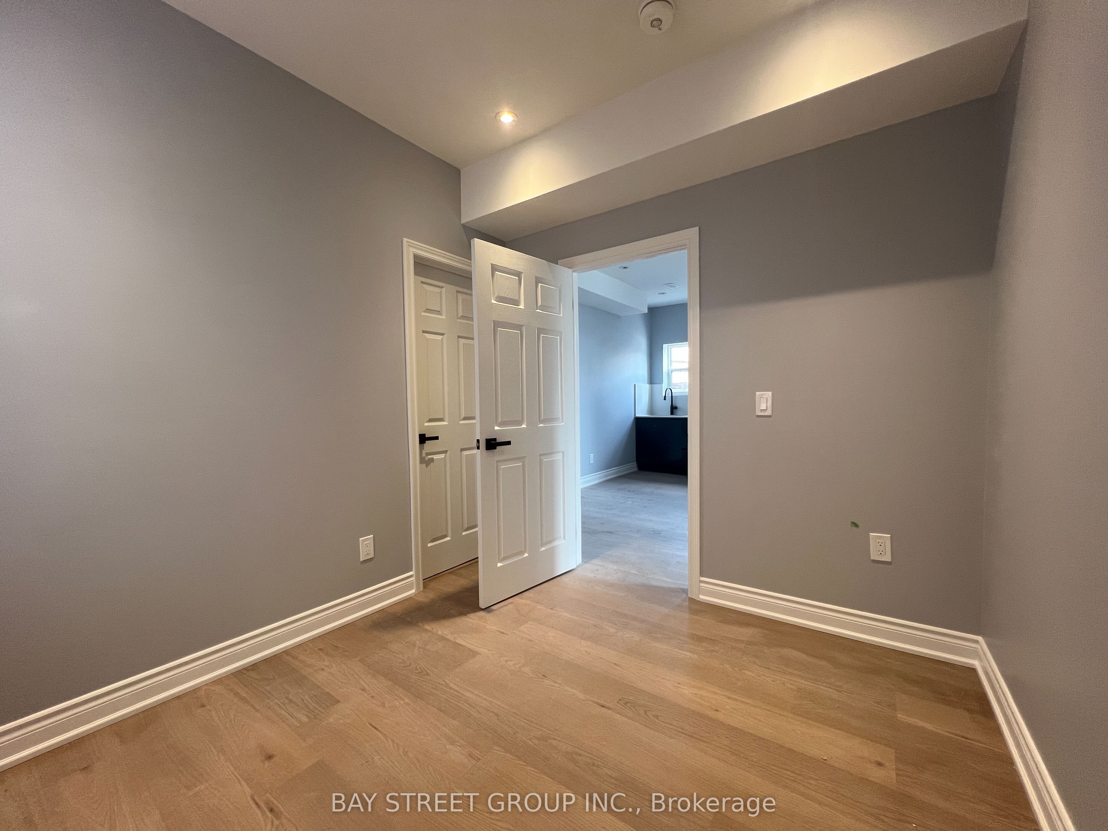 2386 Lake Shore Boulevard W, #201