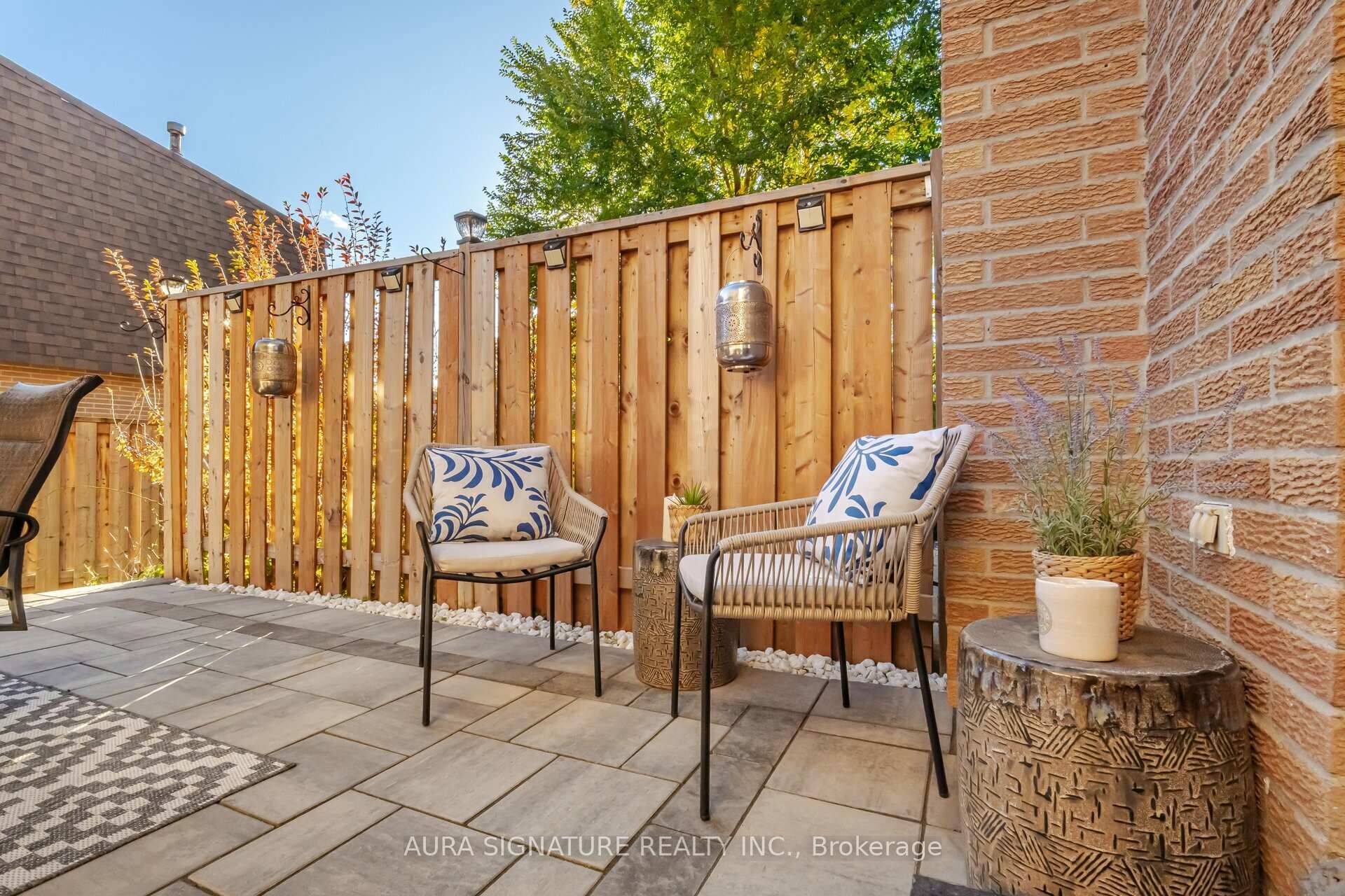 3 Bedrooms Condo at 88 Rainbow, Vaughan For sale