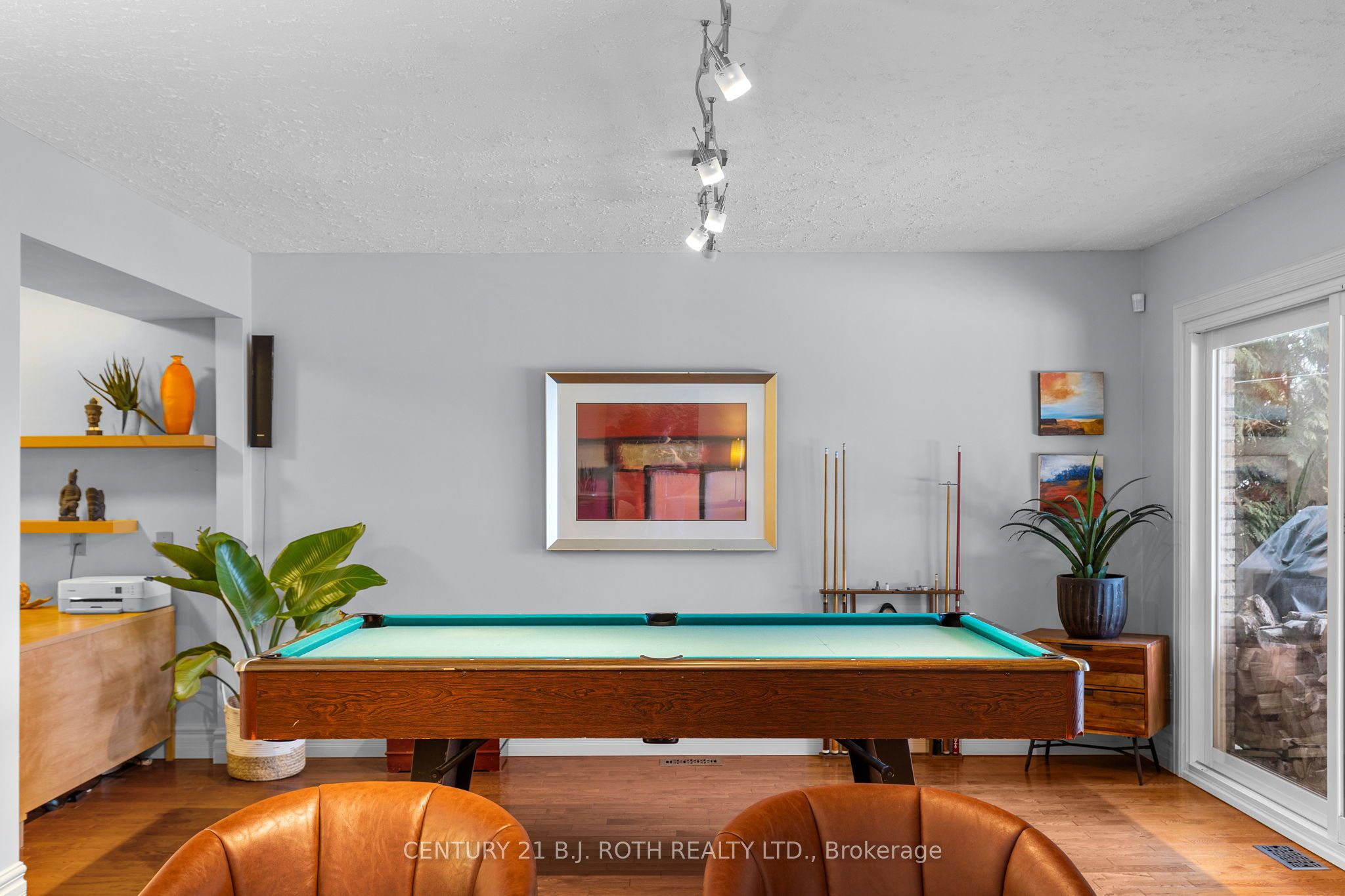 2679 Lakeshore Road E