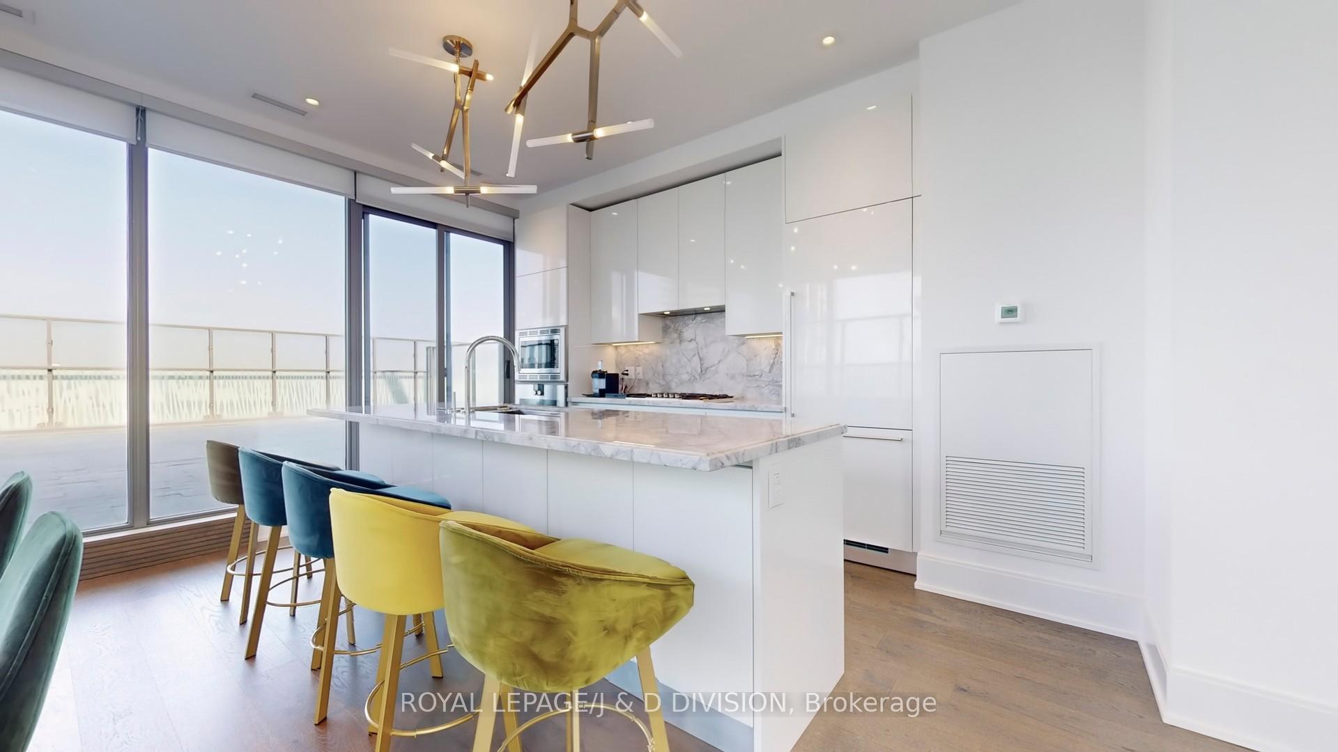 2 Bedrooms Condo at 50 Charles,  Toronto For sale