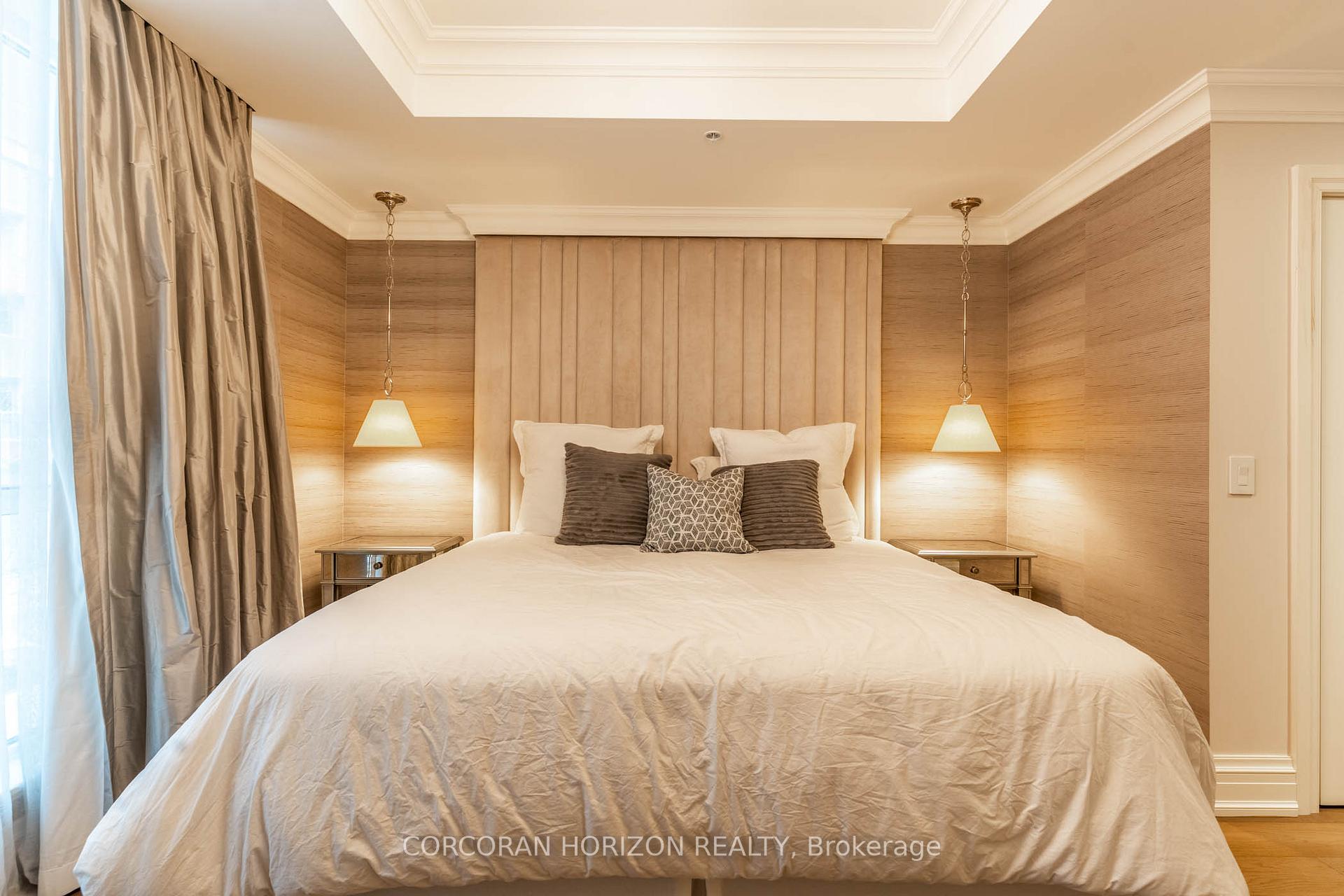 4 Bedrooms Condo at 30 Nelson, Toronto For sale