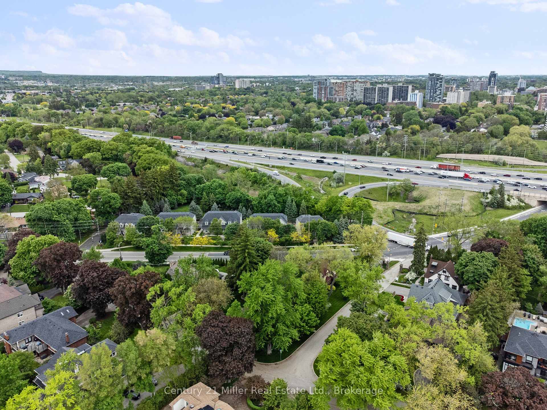 2 Bedrooms Condo at 1061 North Shore, Burlington For sale