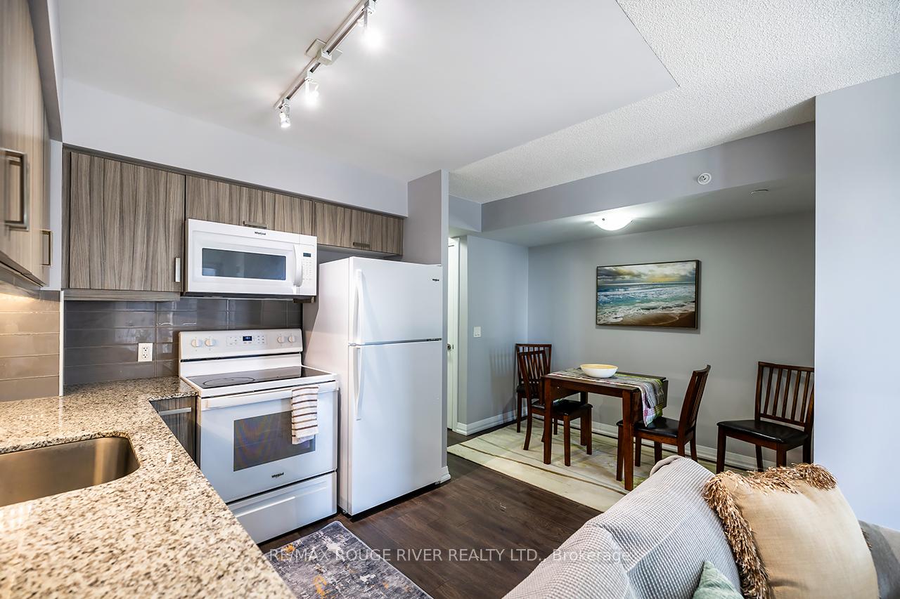 2 Bedrooms Condo at 30 Meadowglen,  Toronto For sale