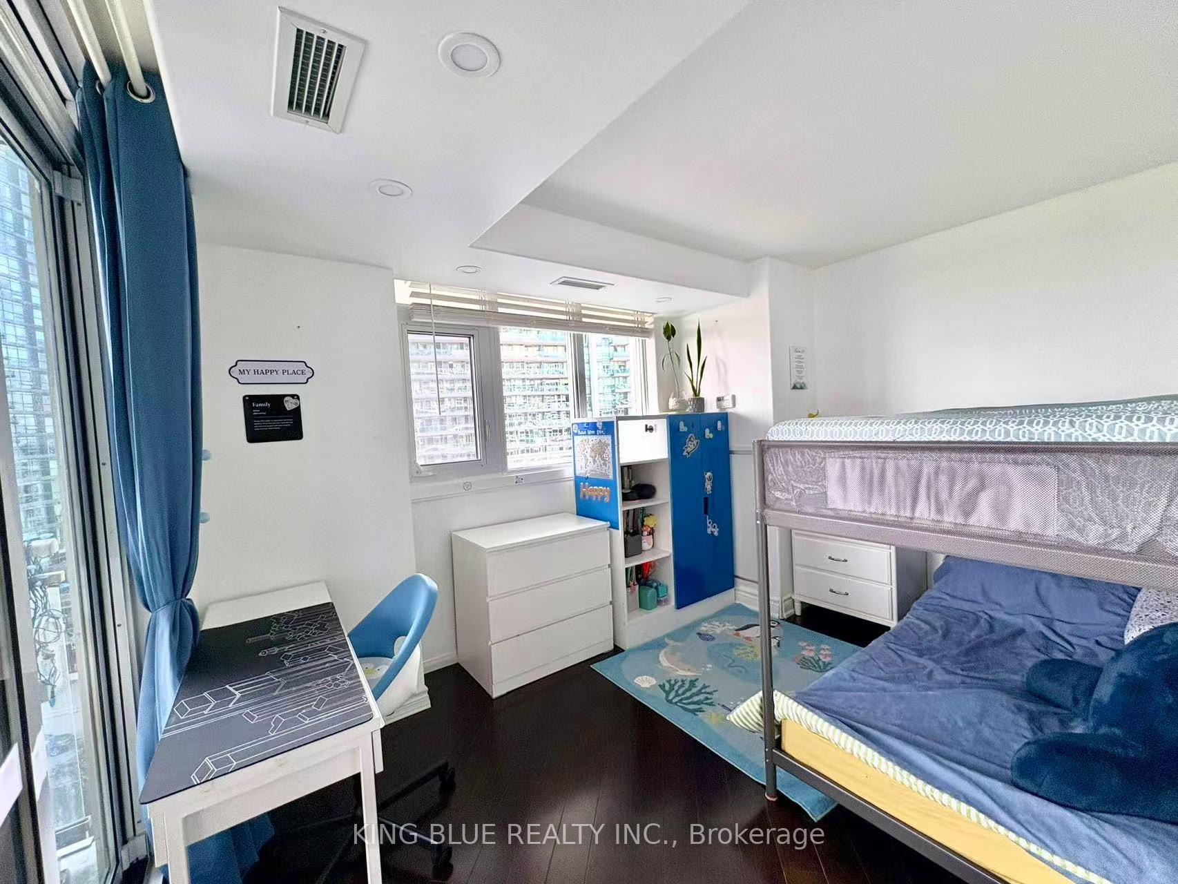 3 Bedrooms Condo at 35 Bastion,  Toronto For sale