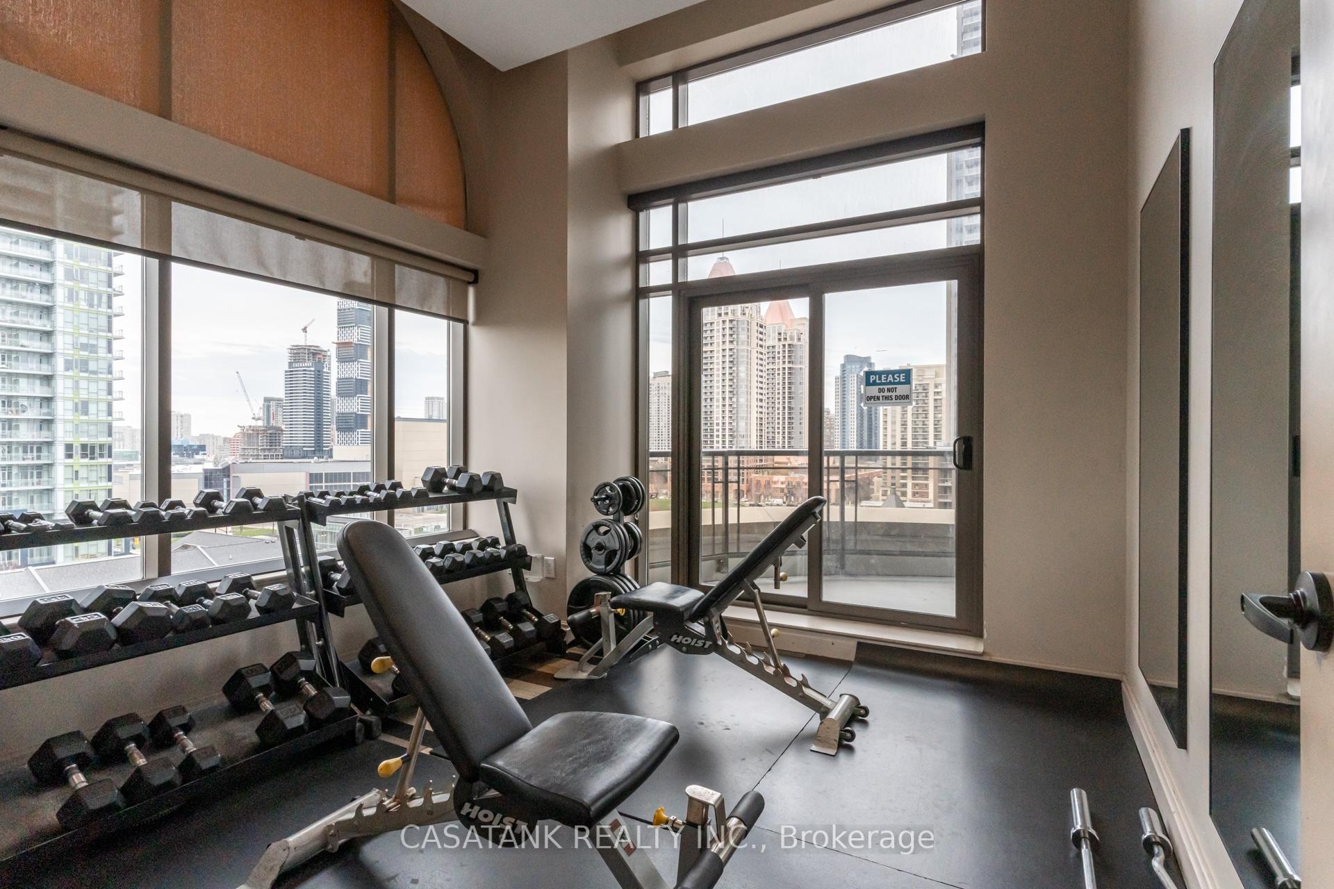 3 Bedrooms Condo at 385 Prince Of Wales, Mississauga For sale