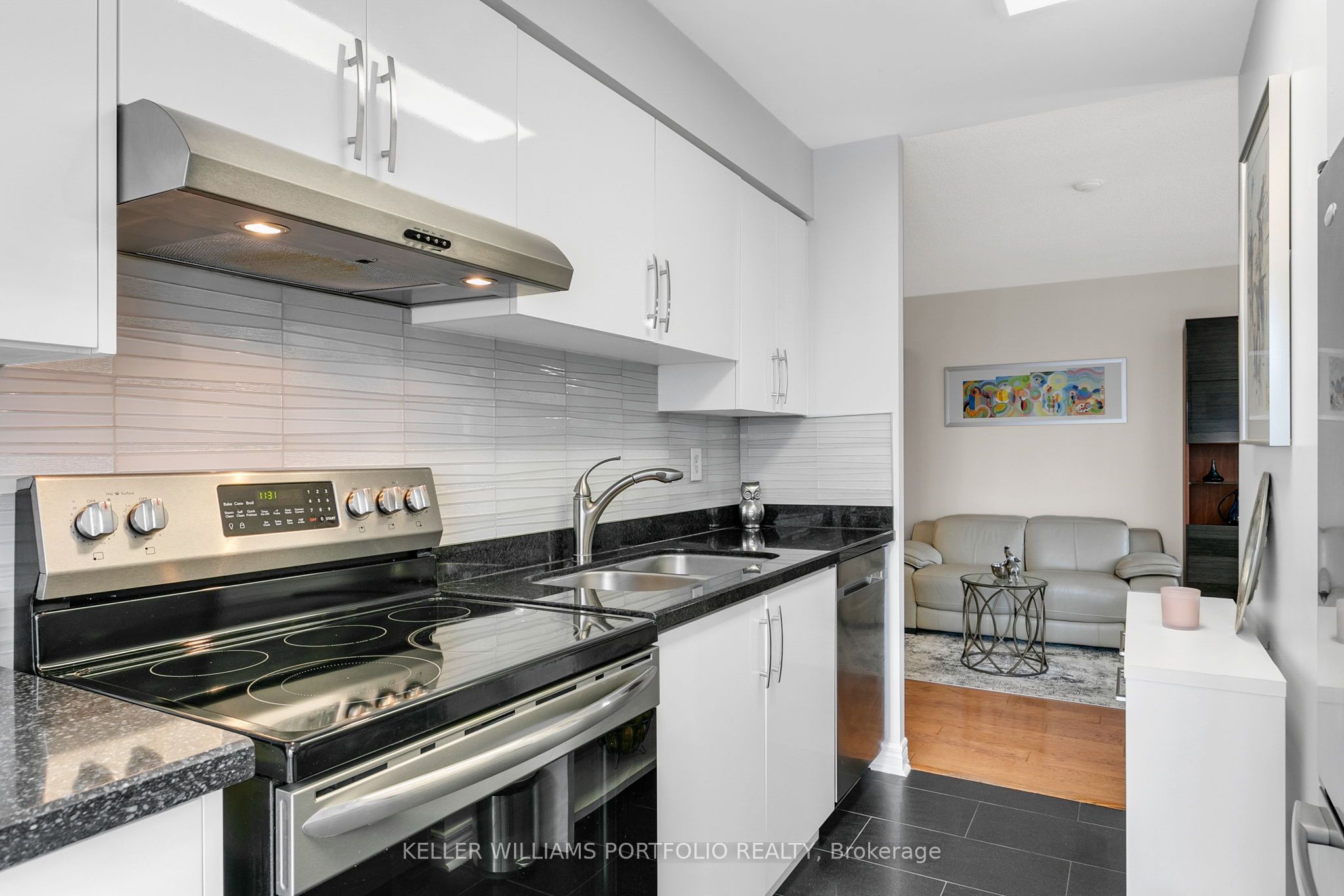 43 Eglinton Avenue E, #1009