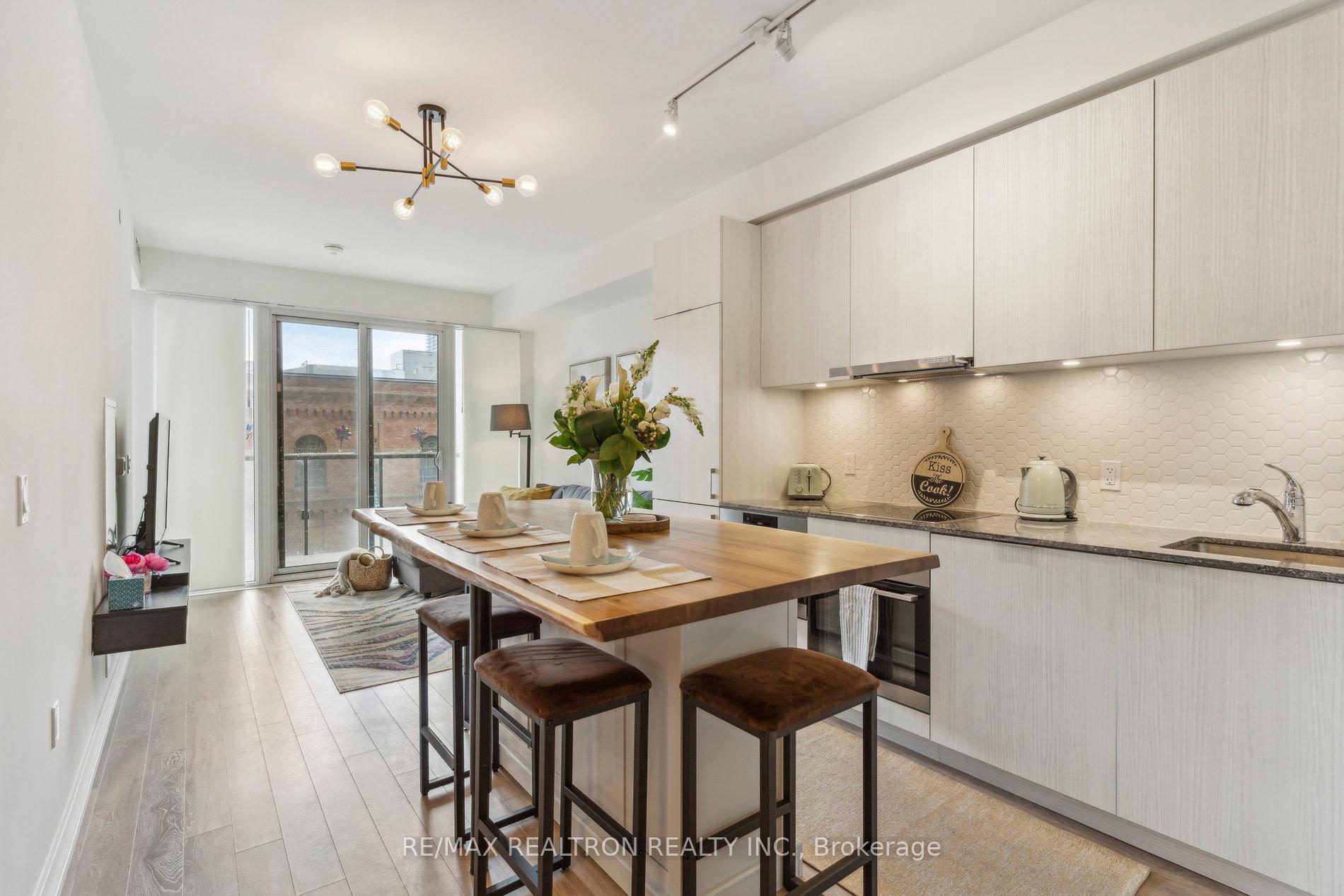 2 Bedrooms Condo at 158 Front, Toronto For sale