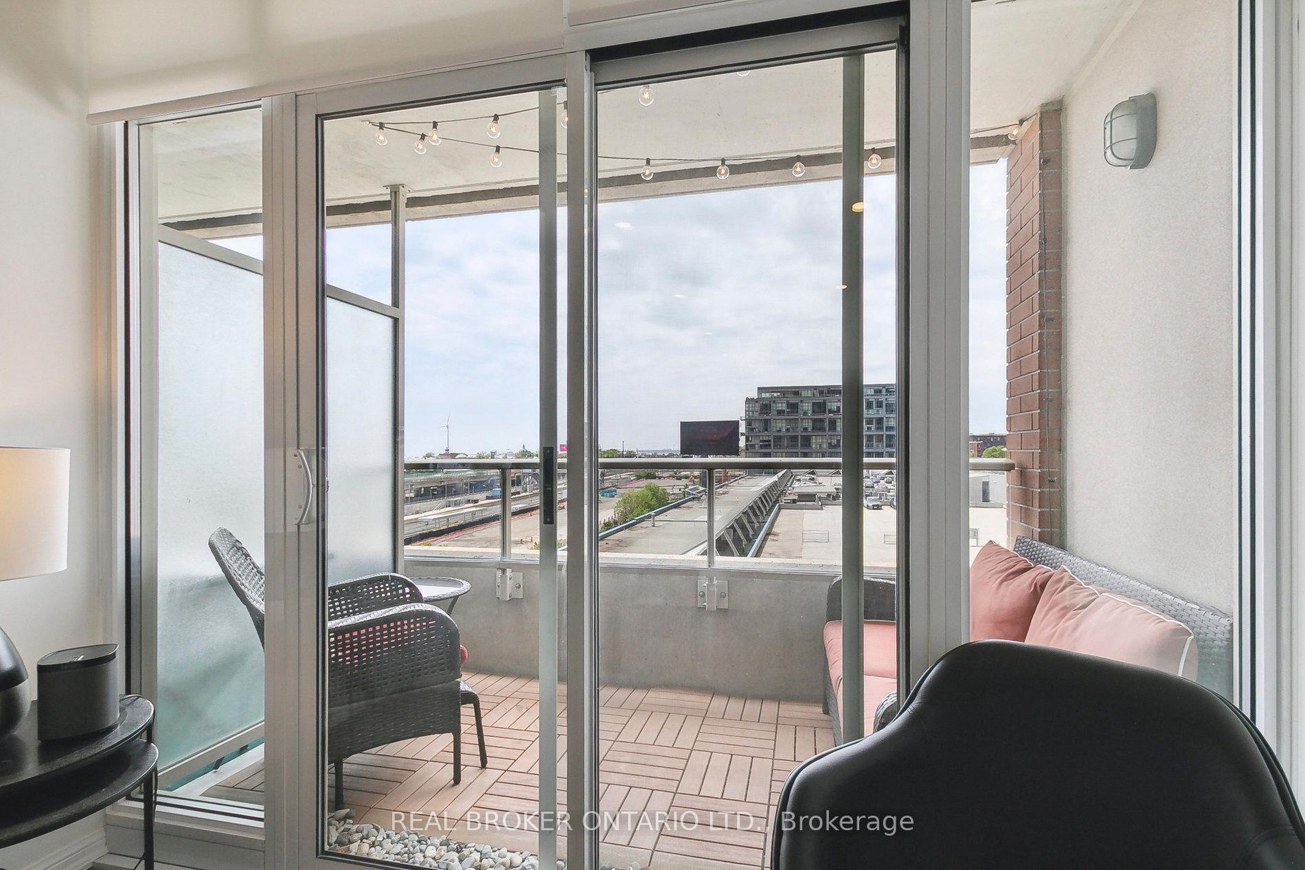 3 Bedrooms Condo at 85 East Liberty,  Toronto For sale