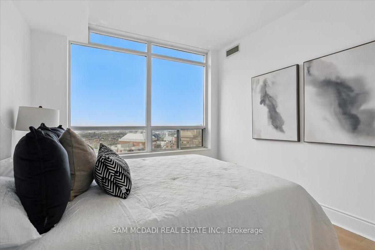3 Bedrooms Condo at 3888 Duke Of York, Mississauga For sale