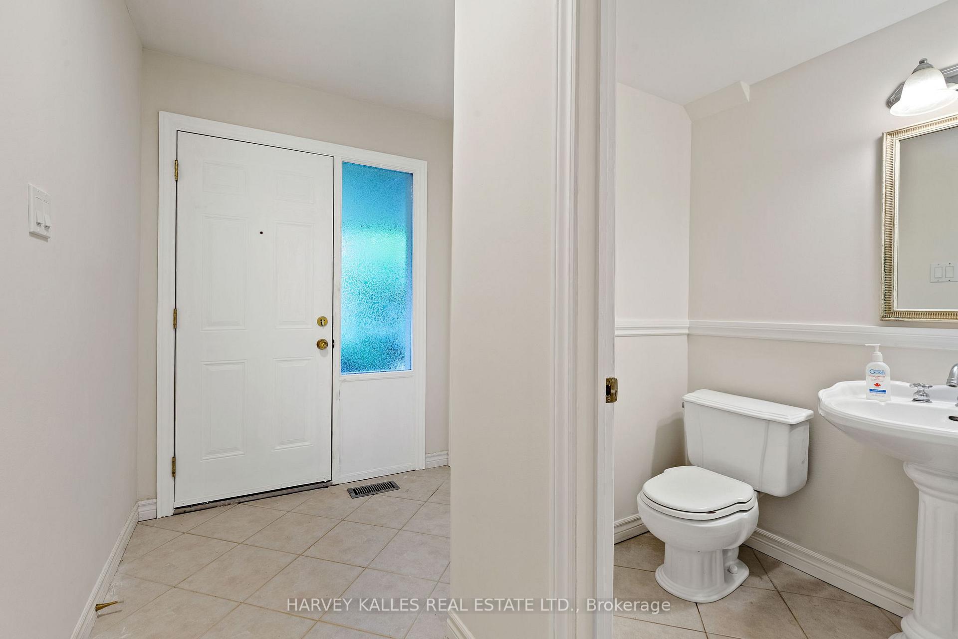 3 Bedrooms Condo at 2020 South Millway, Mississauga For sale