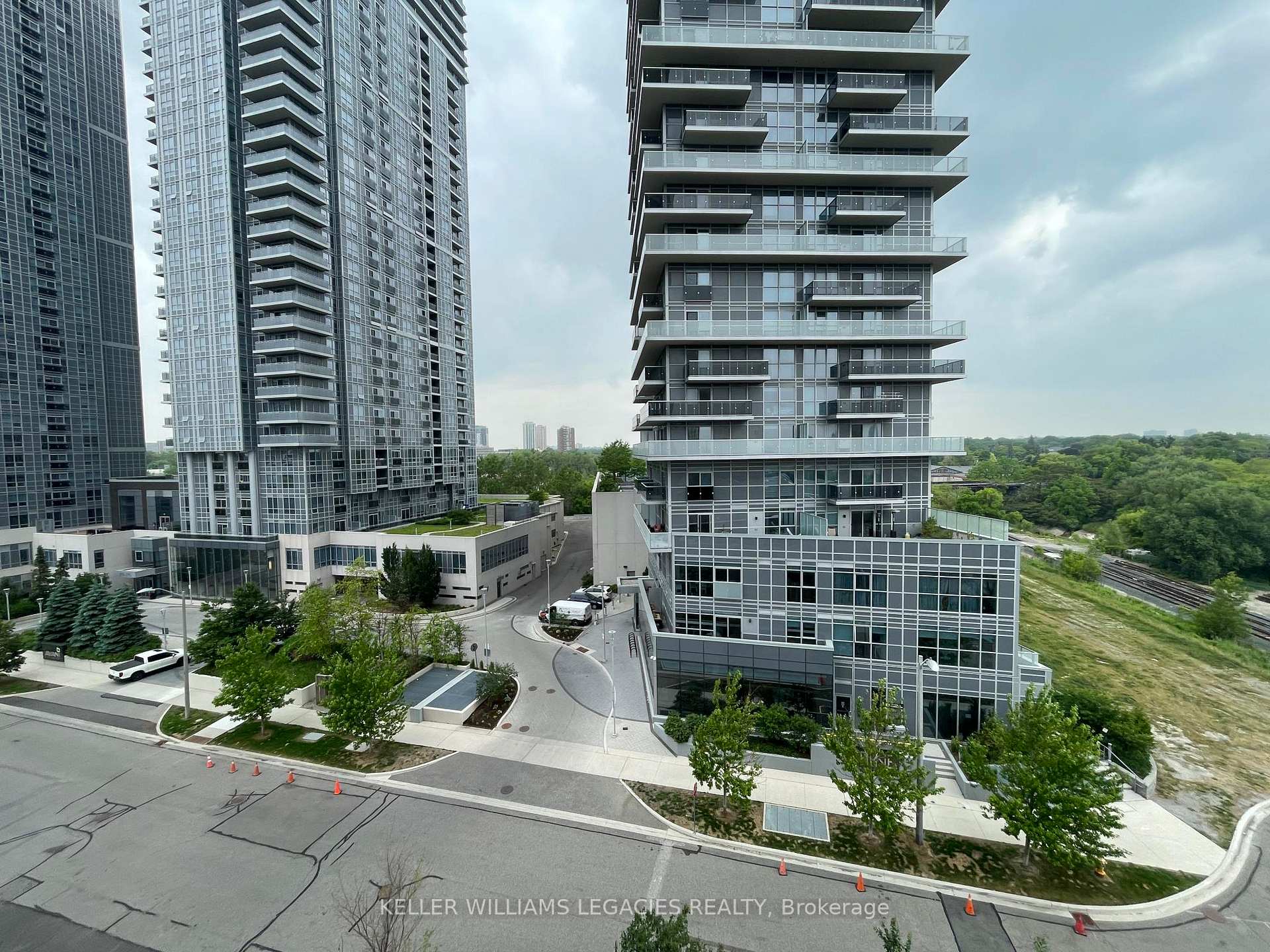 1 Bedroom Condo at 181 Village Green, Toronto For sale