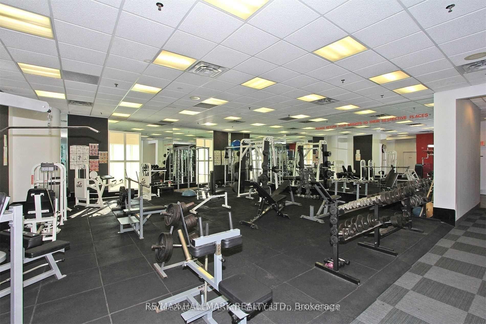 2 Bedrooms Condo at 77 Harbour, Toronto For sale