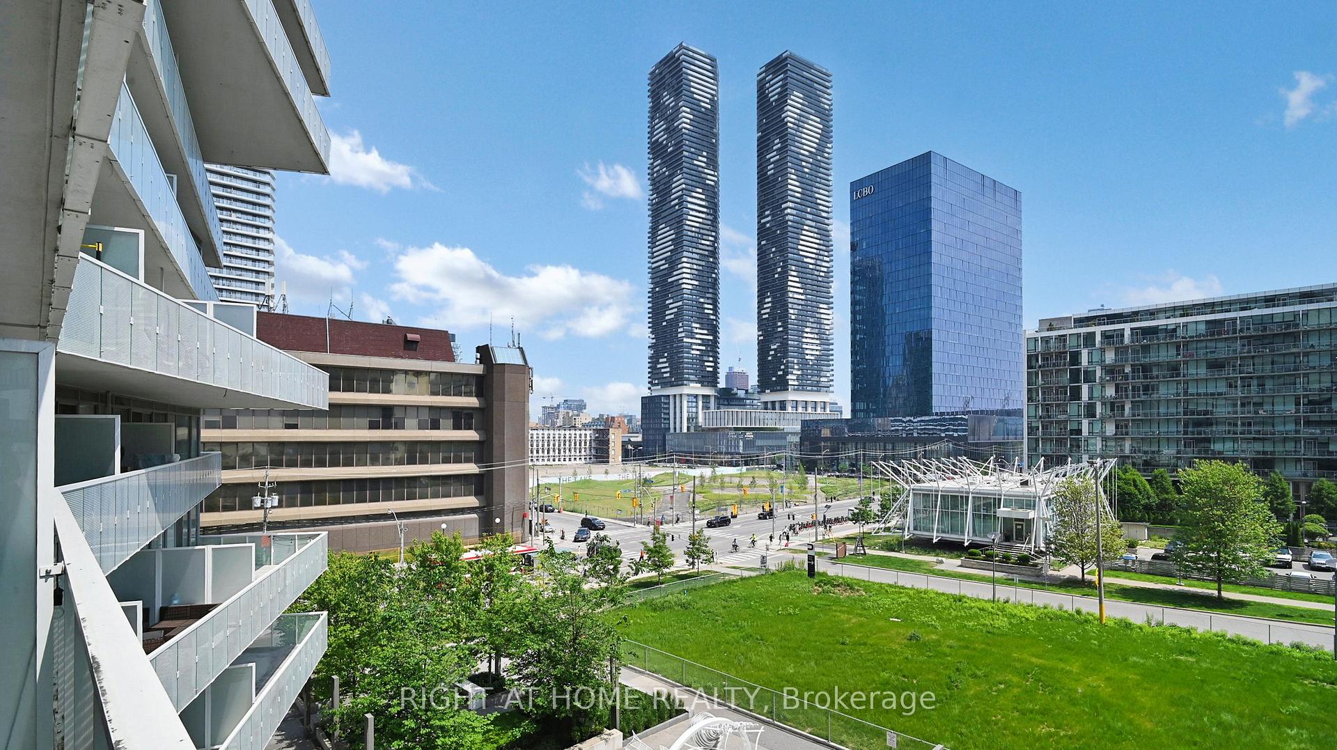 2 Bedrooms Condo at 15 Queens, Toronto For sale